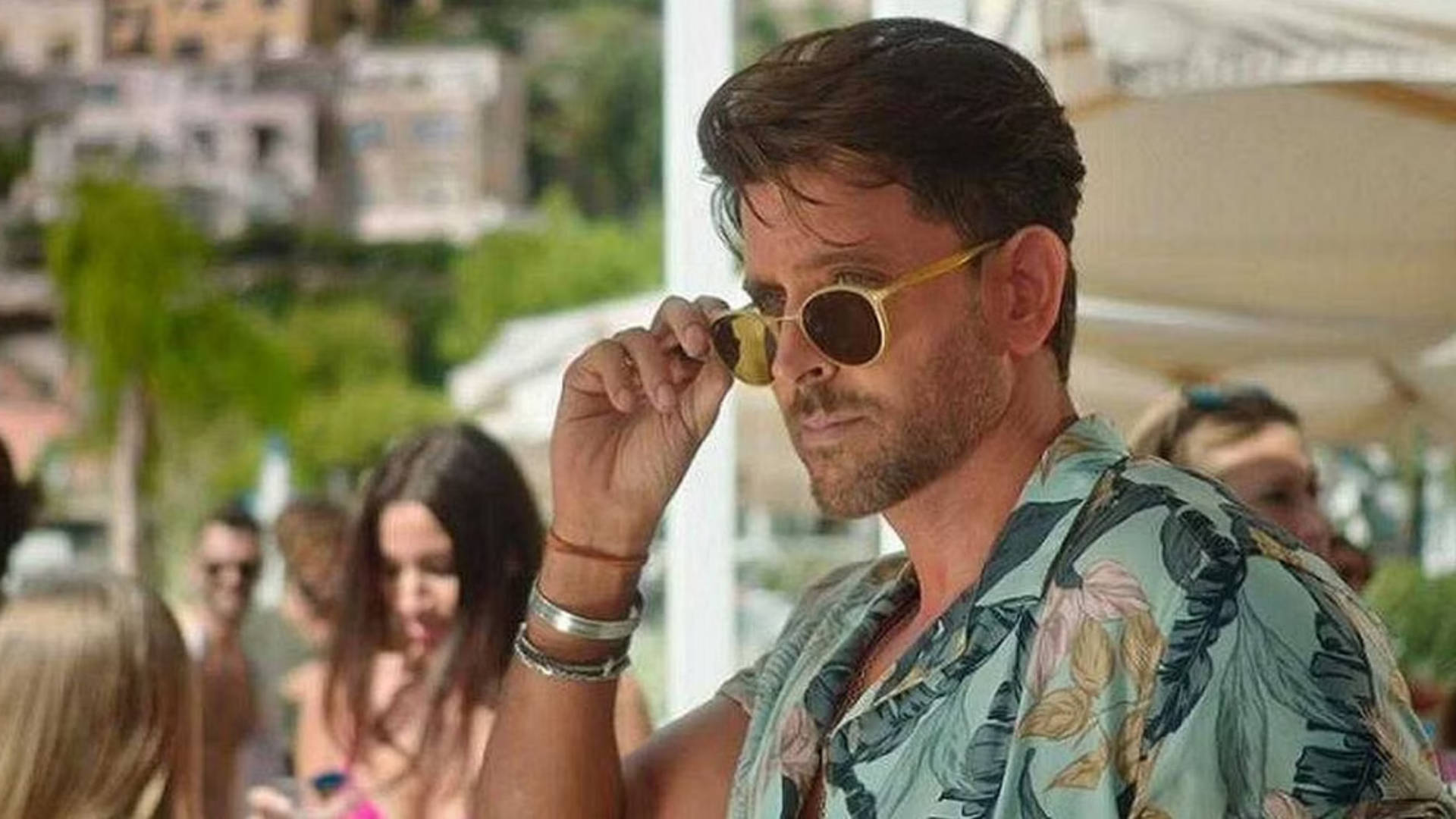 Hrithik Roshan War, tropical shirt, gold-rimmed sunglasses, Full HD Desktop Wallpaper