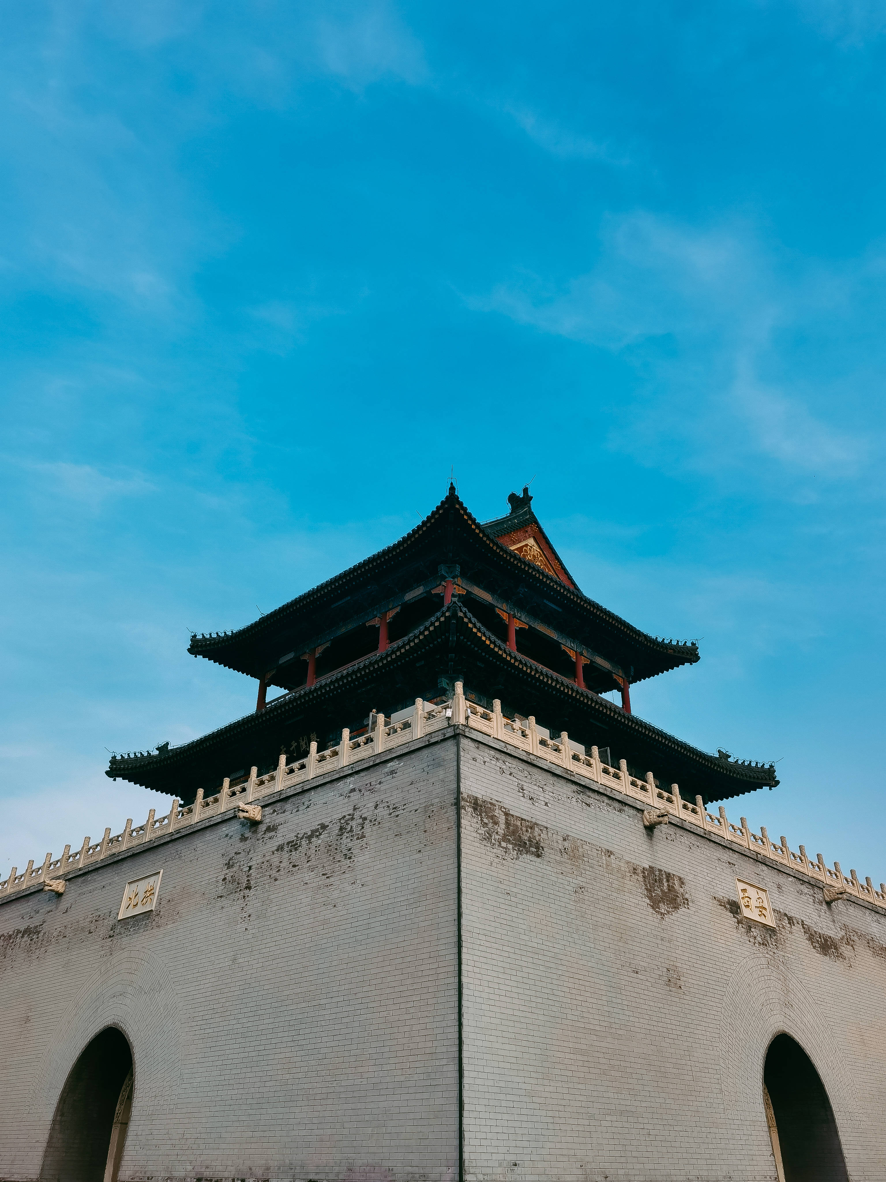 Huawei Honor, traditional Chinese gate tower, curved eaves, 4K Phone Wallpaper