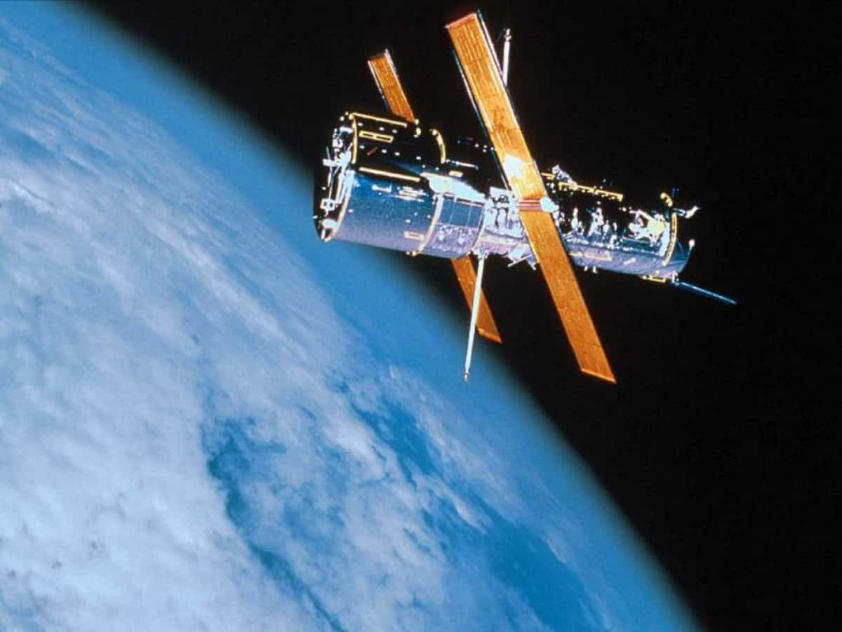 Hubble Space Telescope, gold solar panels, Earth, SD Desktop Wallpaper