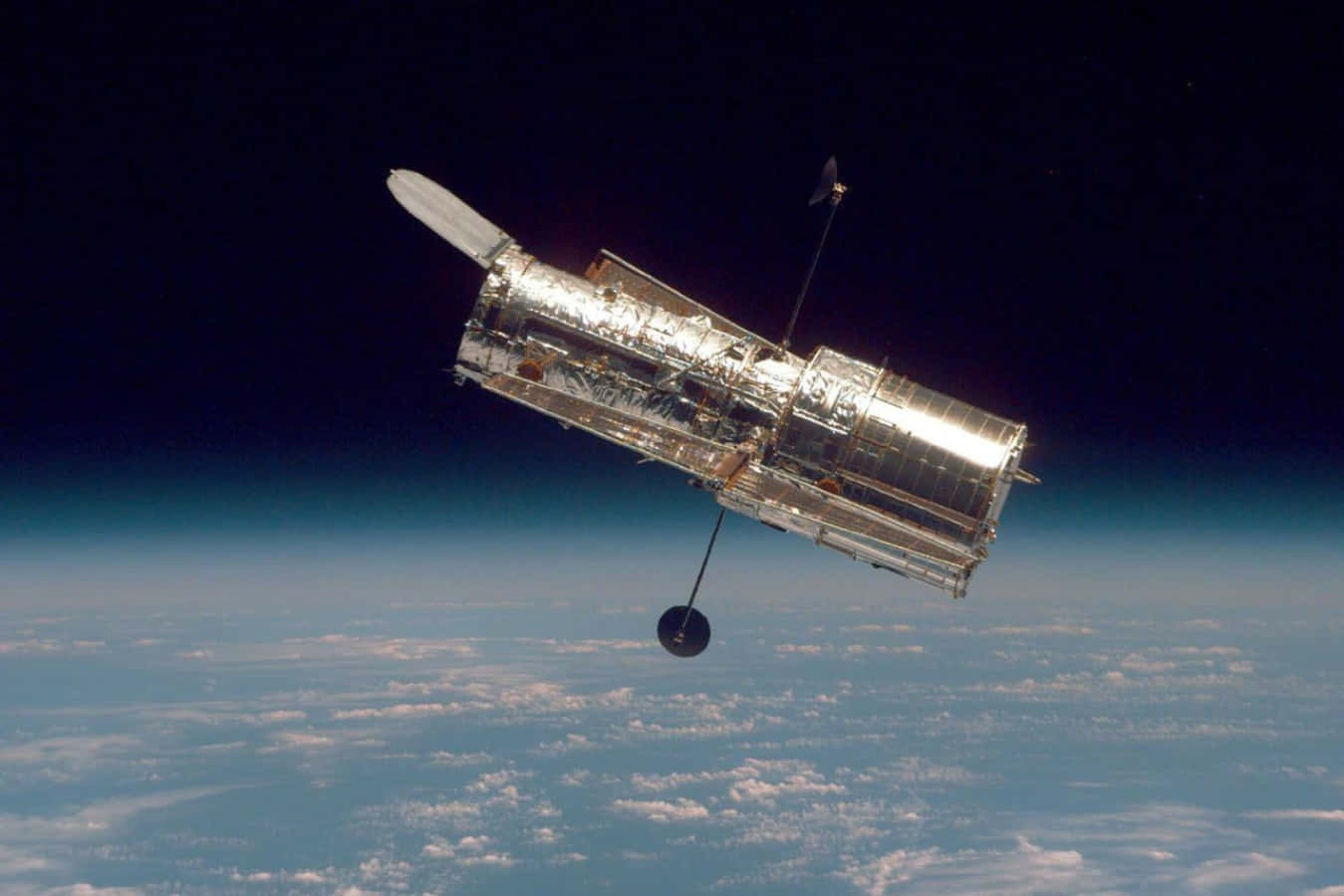 Hubble Space Telescope, Earth, cloud-covered blue atmosphere, HD Desktop Wallpaper