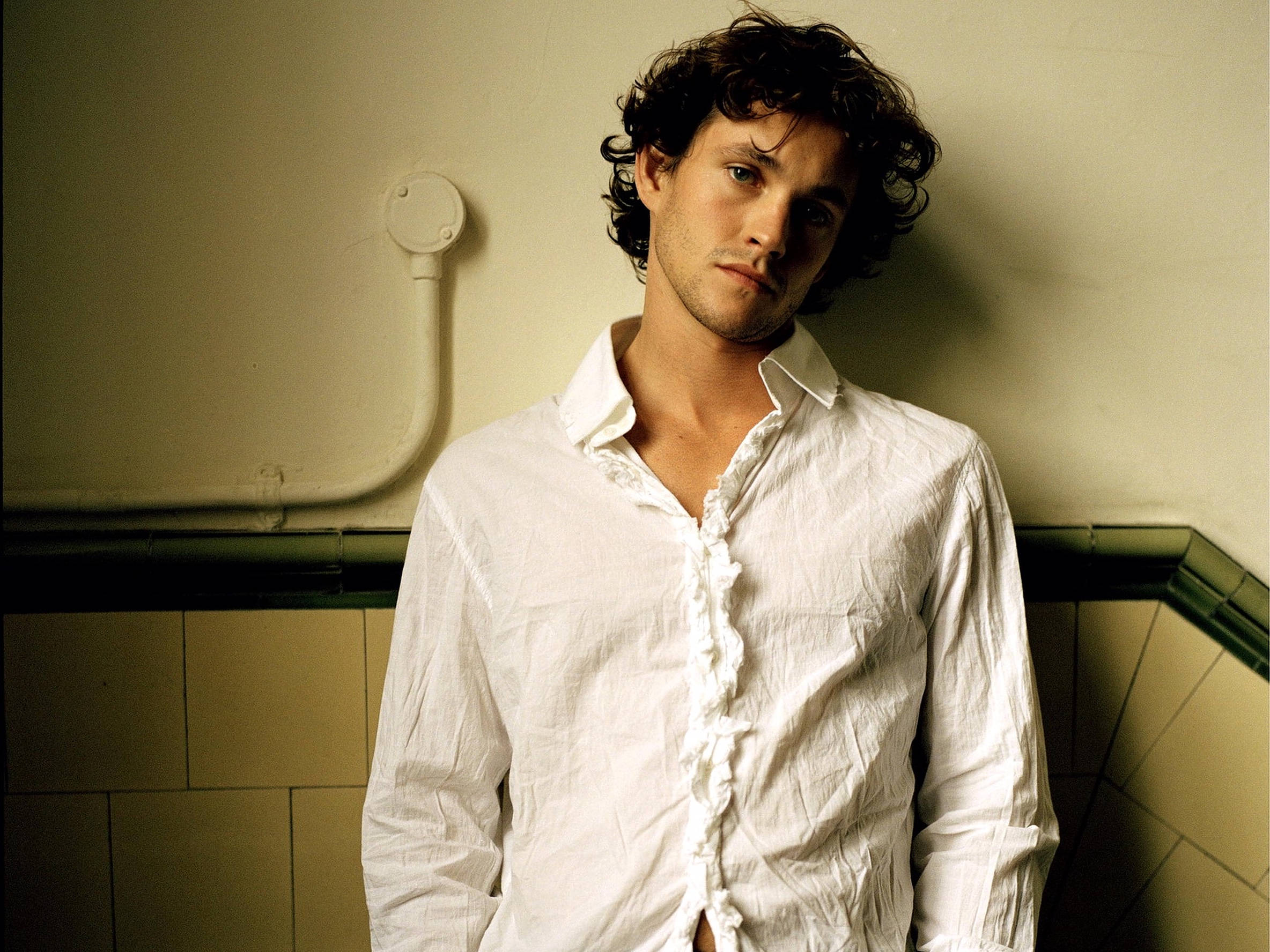 Hugh Dancy, curly dark hair, tiled wall, Full HD Desktop Wallpaper