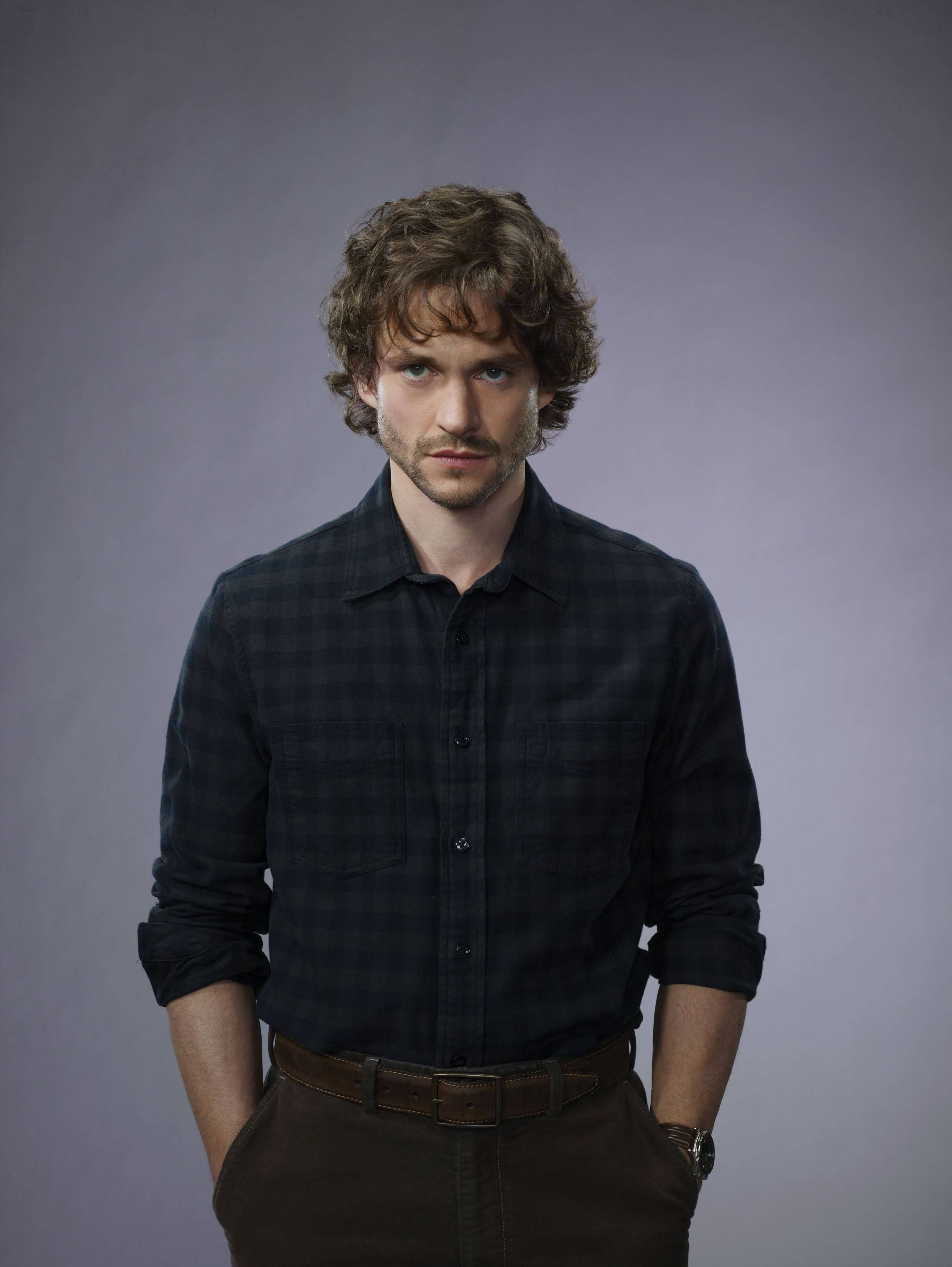 Hugh Dancy, checkered long sleeves, dark plaid shirt, 2K Phone Wallpaper