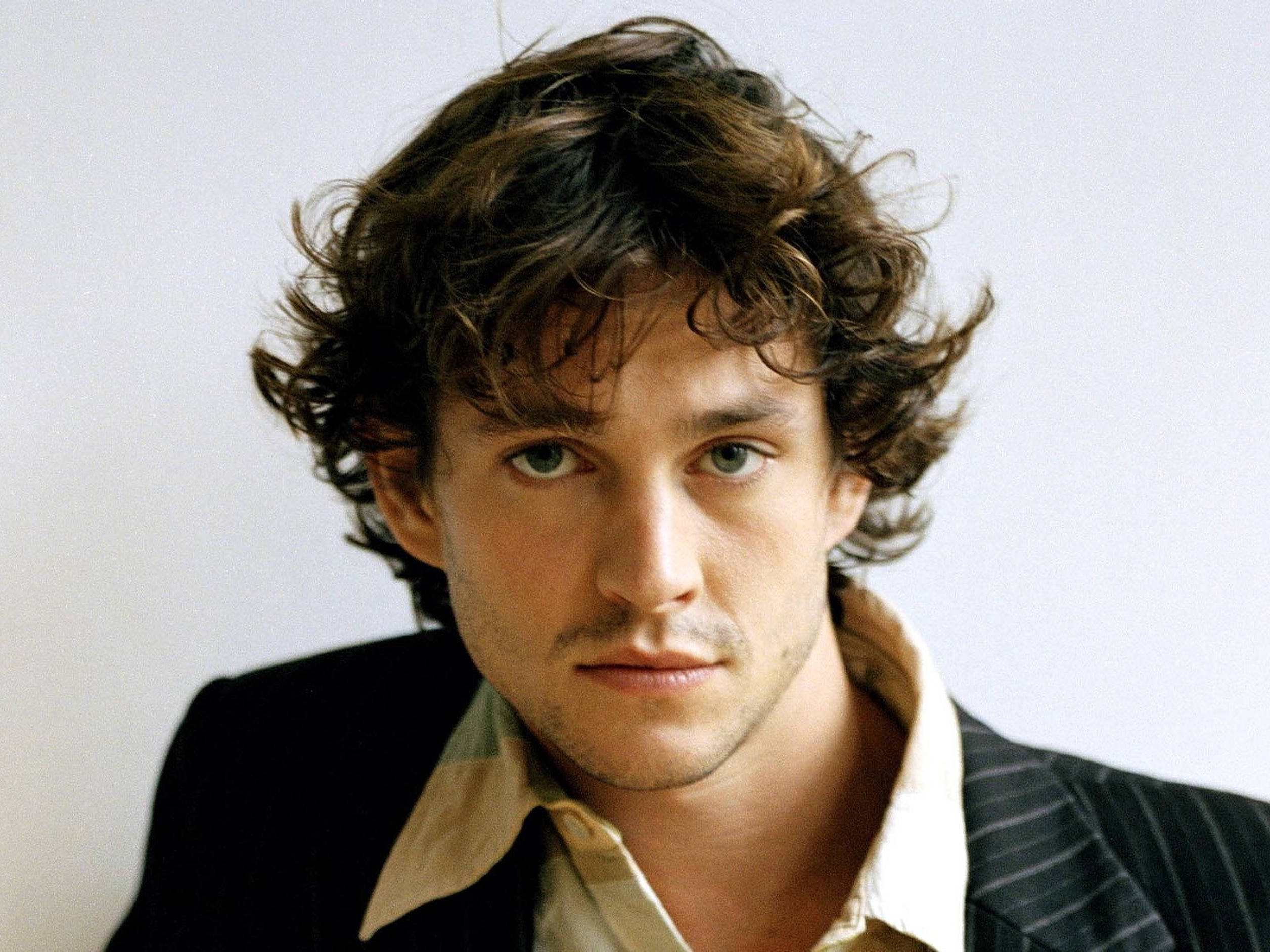 Hugh Dancy, tousled brown hair, intense green eyes, Full HD Desktop Wallpaper