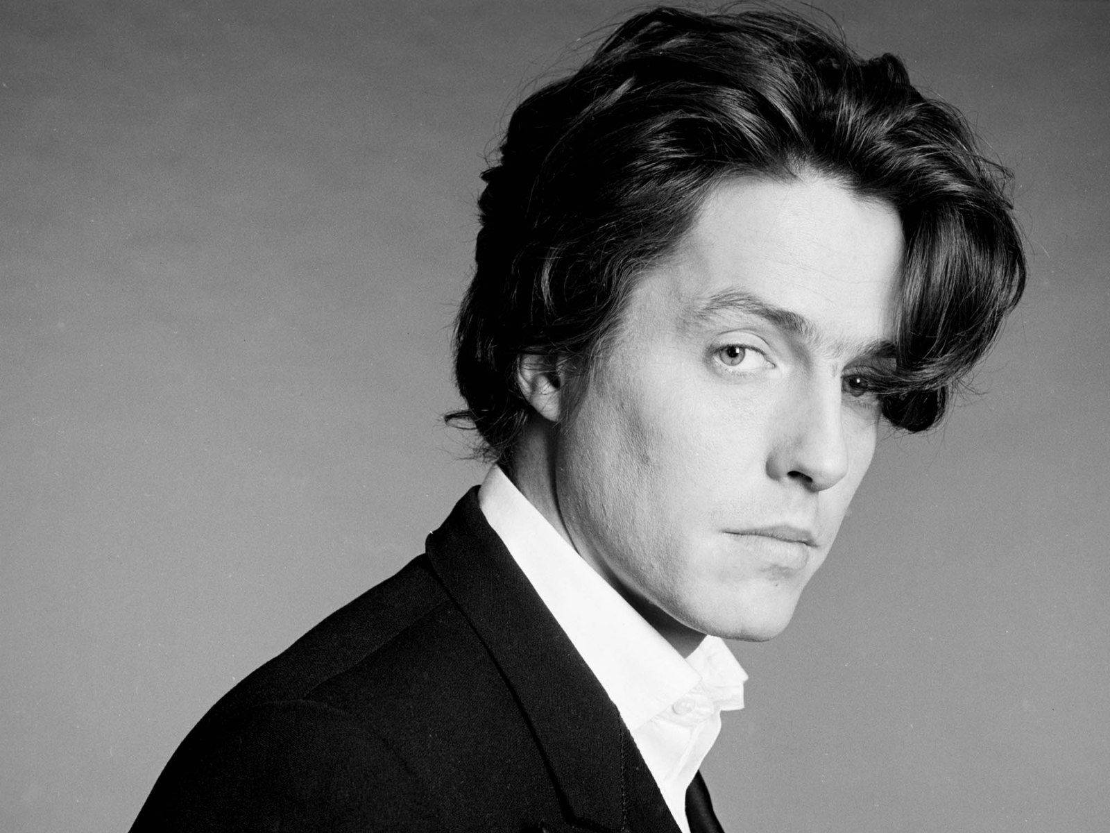 Hugh Grant, black and white portrait, suit, HD Desktop Wallpaper