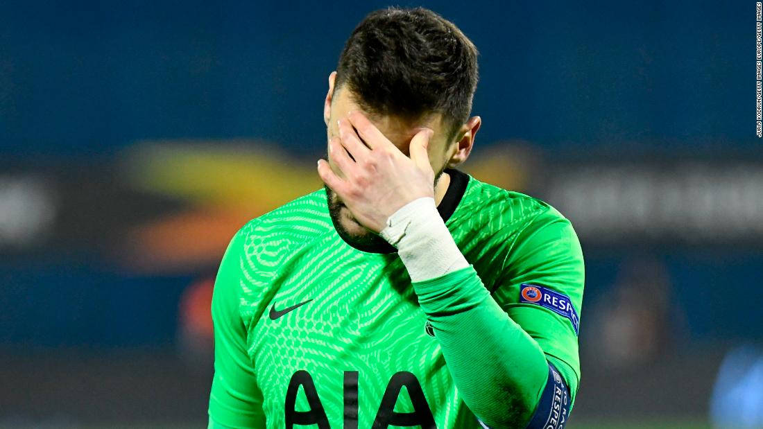 Hugo Lloris, green jersey, night match, SD Desktop Wallpaper