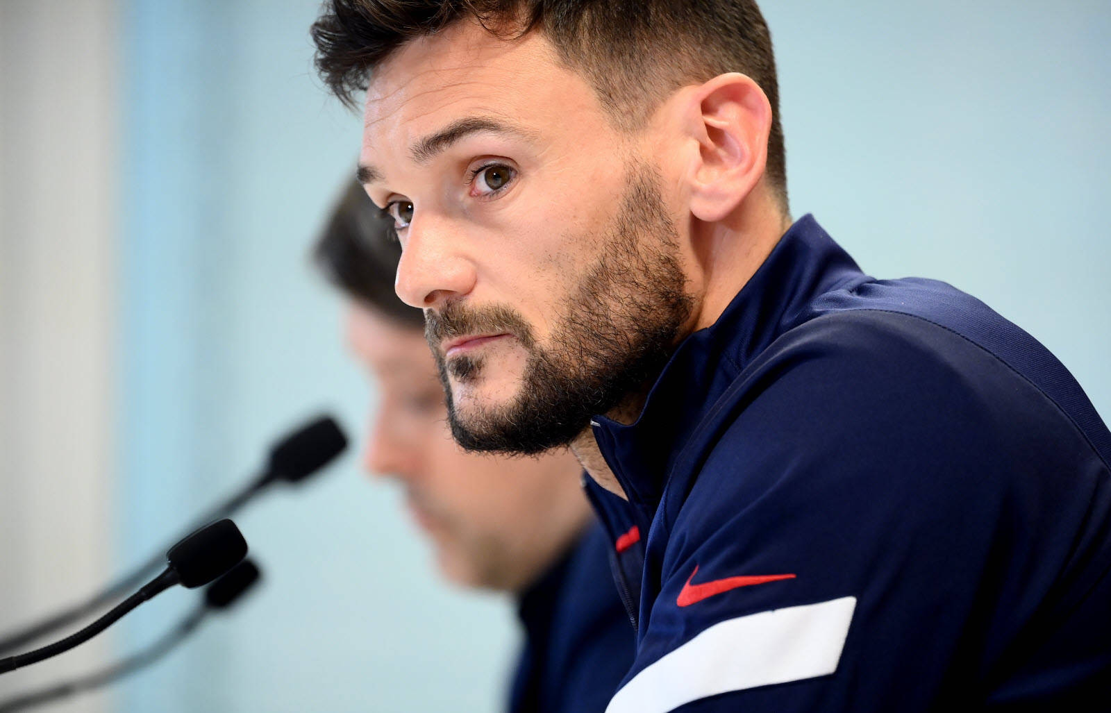 Hugo Lloris, blue sports jacket, press conference, HD Desktop Wallpaper