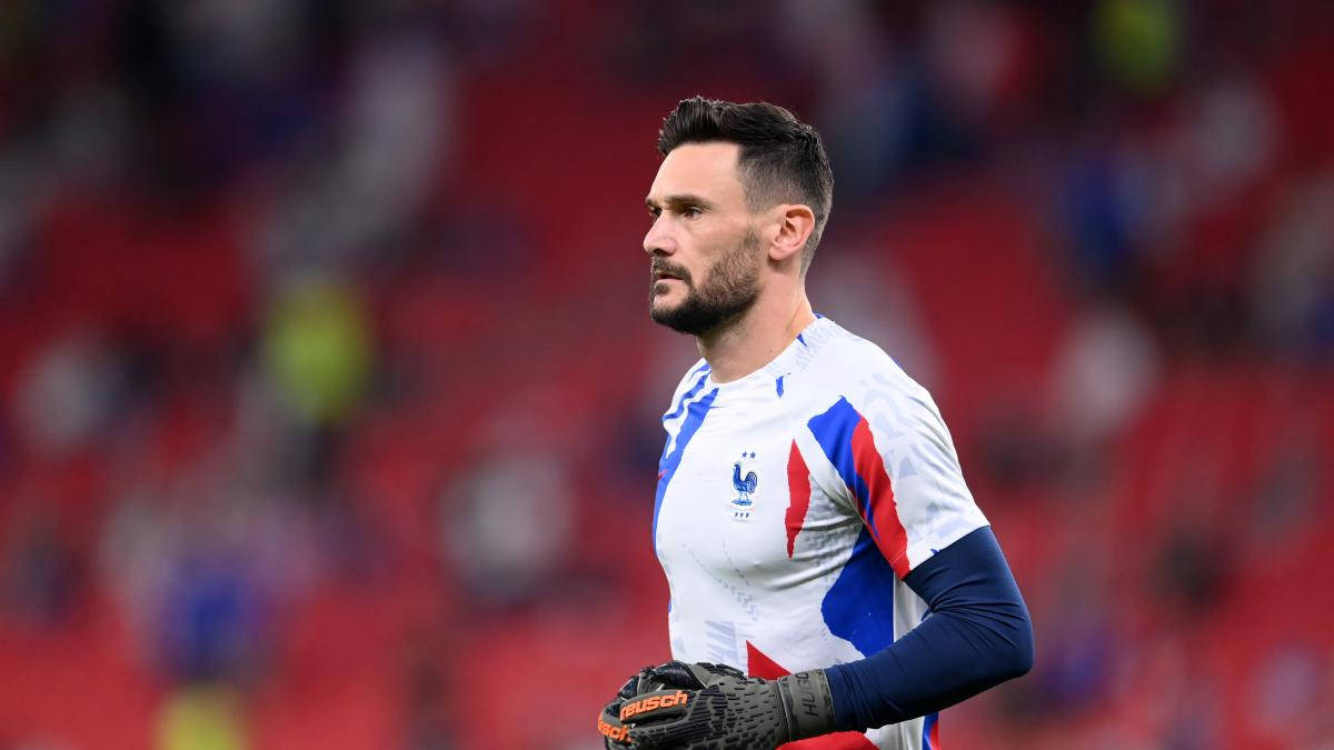 Hugo Lloris, blue red white kit, stadium pitch, SD Desktop Wallpaper