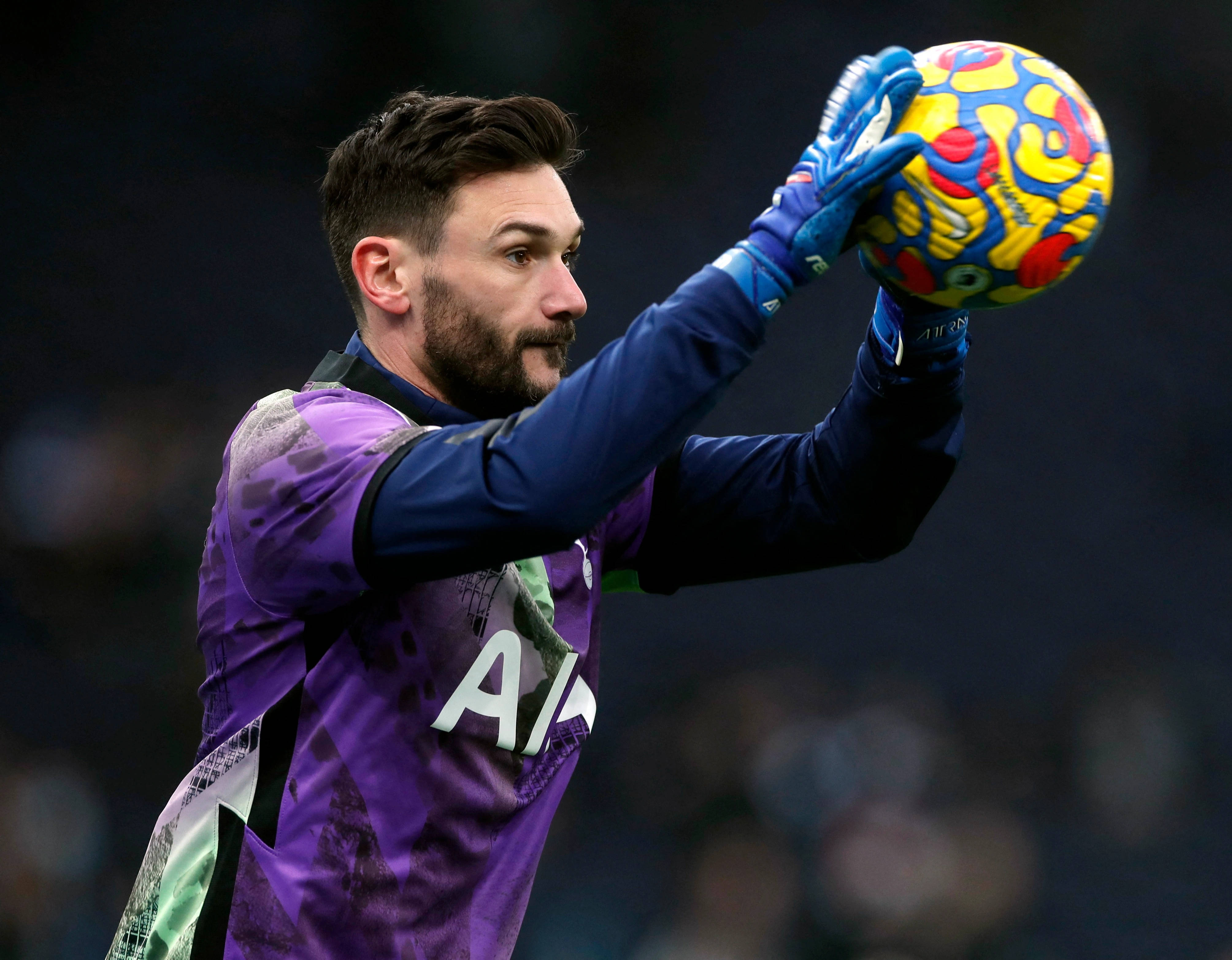 Hugo Lloris, purple jersey, blue gloves, 4K Desktop Wallpaper