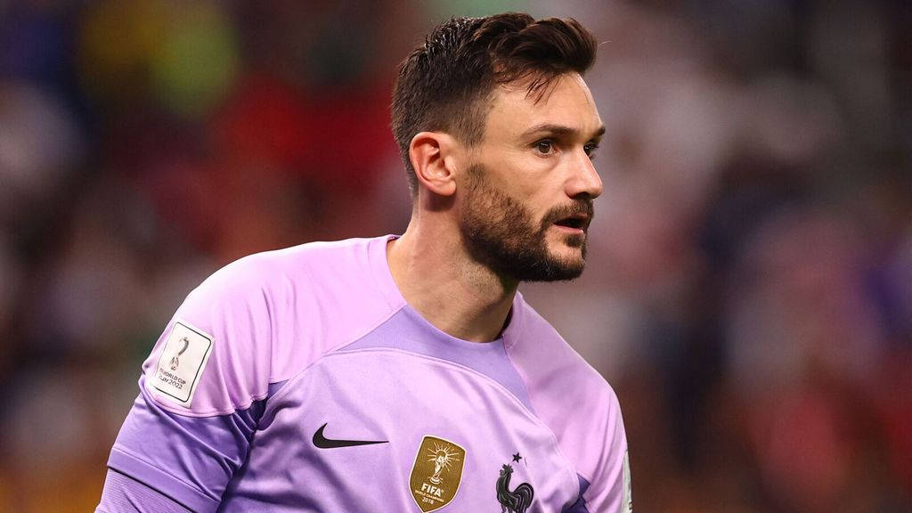 Hugo Lloris, purple jersey, stadium lights, SD Desktop Wallpaper
