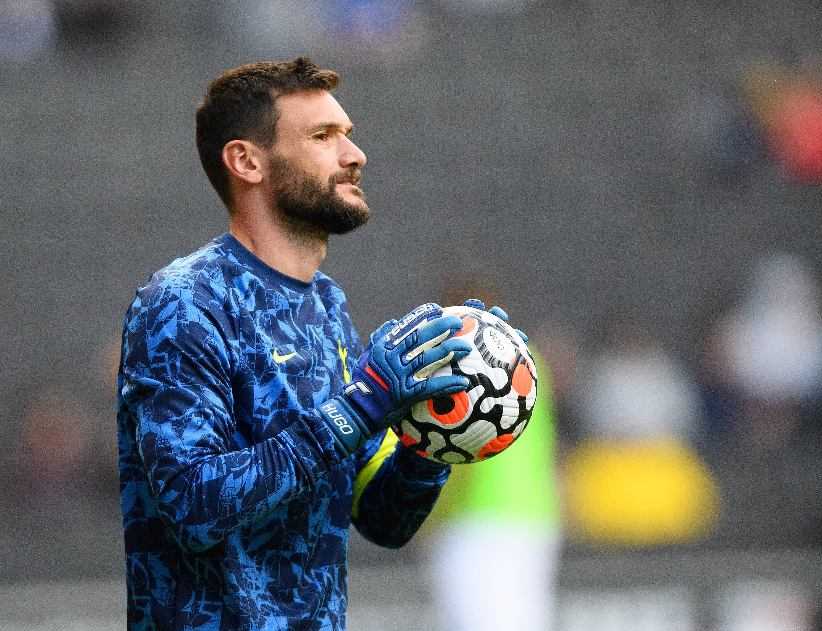 Hugo Lloris, soccer ball, blue patterned jersey, 2K Desktop Wallpaper