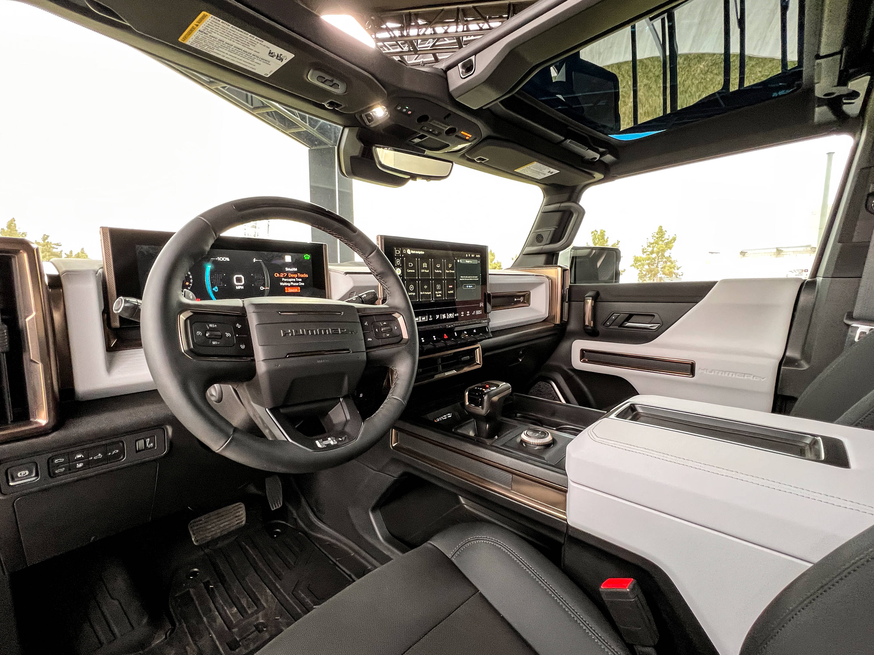 Hummer, steering wheel, black and white leather seats, 2K Desktop Wallpaper