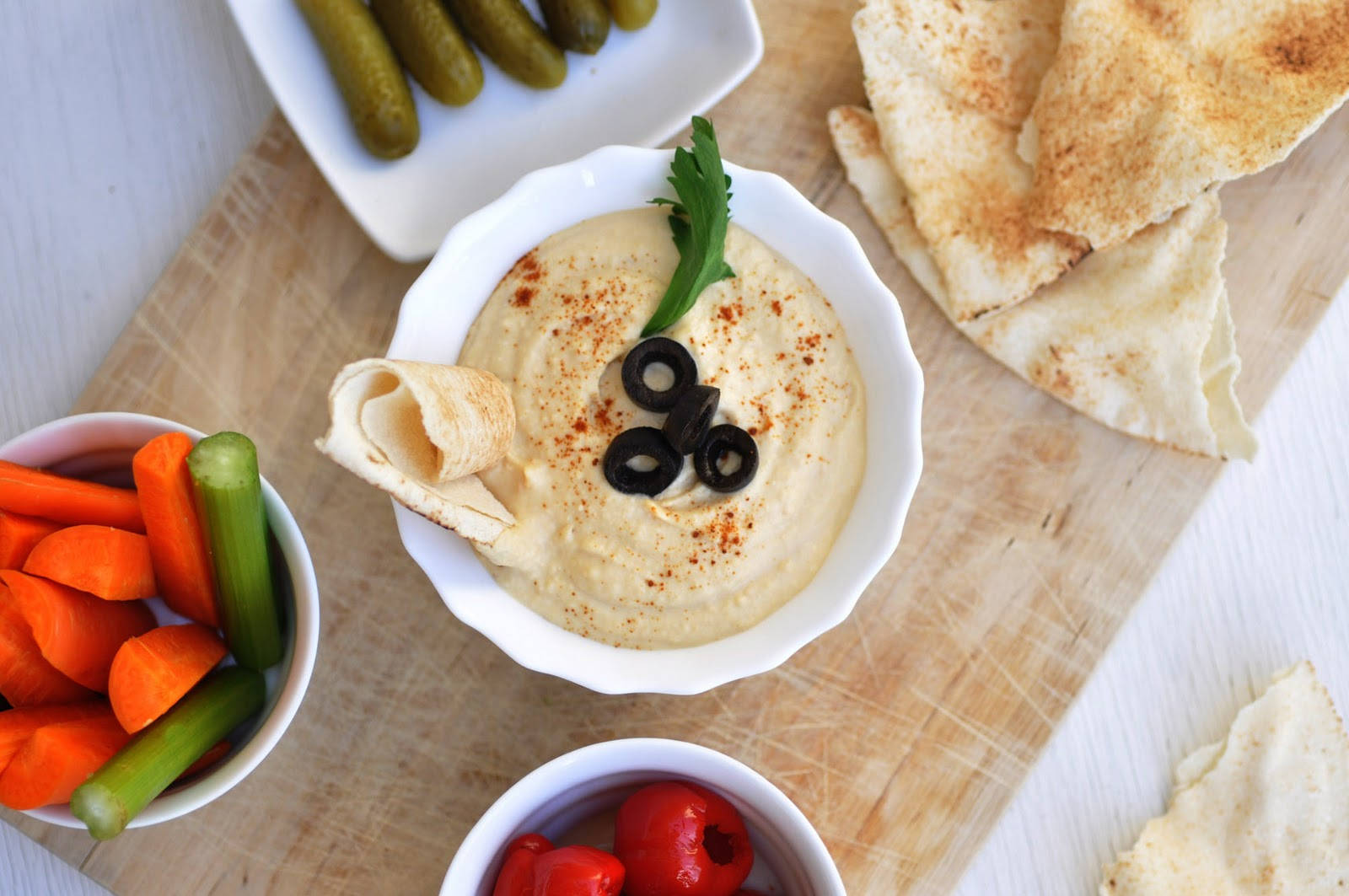 hummus, pita bread, olives, HD Desktop Wallpaper