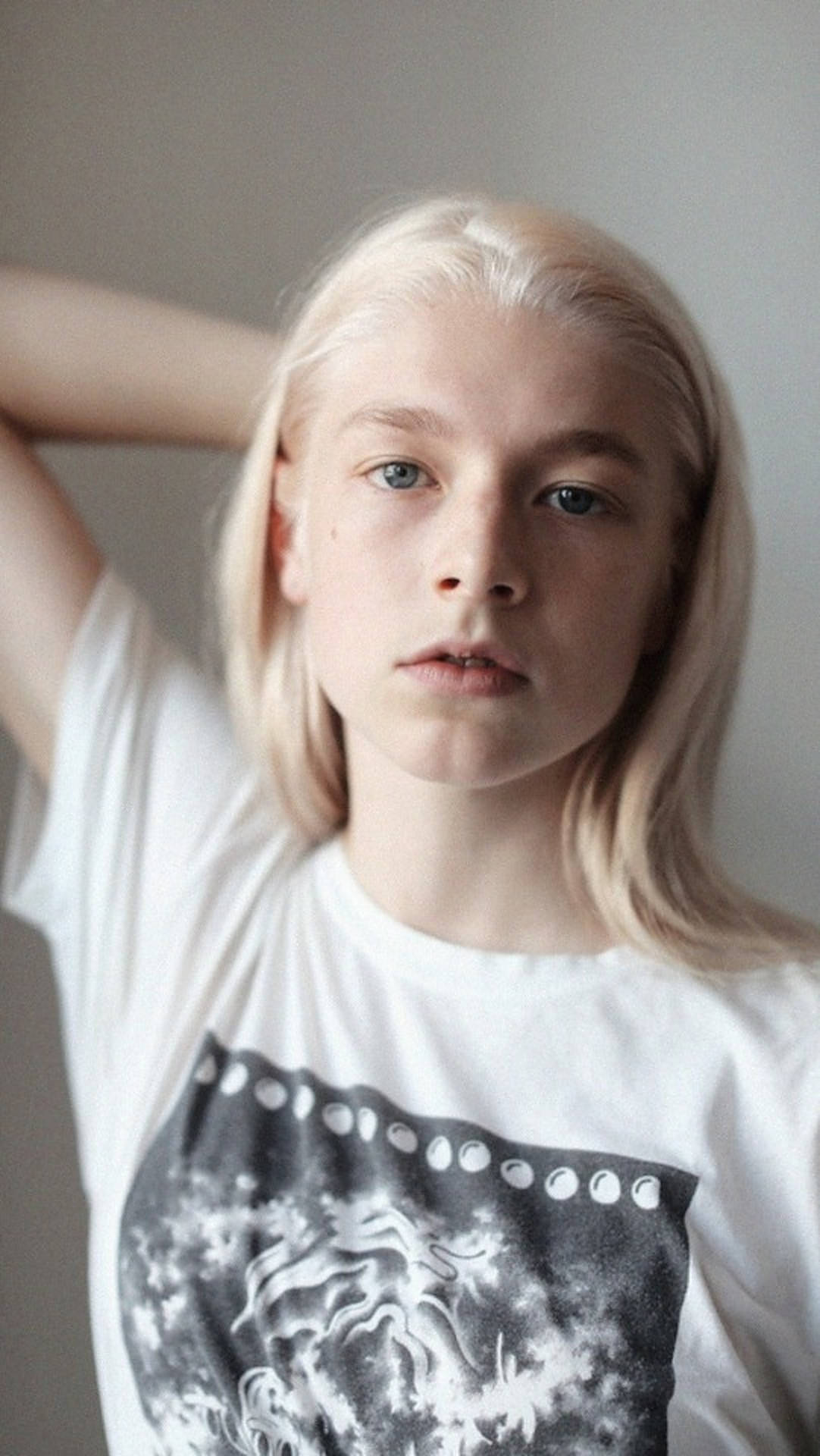 Hunter Schafer, platinum blonde hair, blue eyes, Full HD Phone Wallpaper