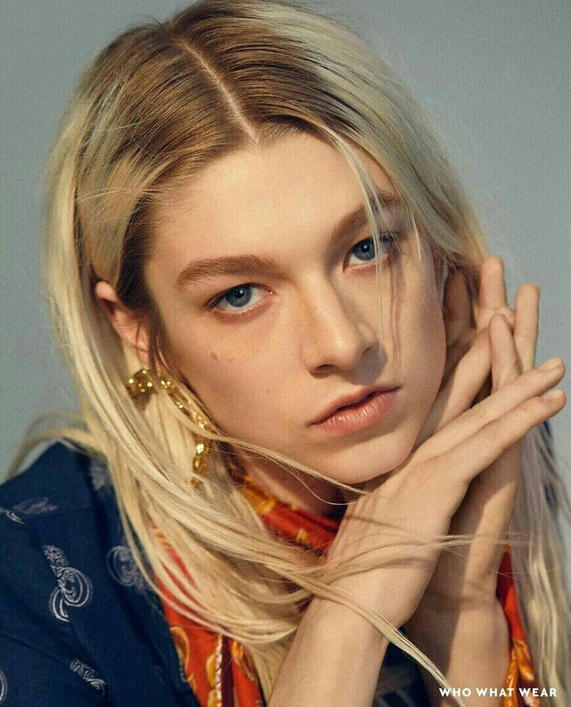 Hunter Schafer, blue eyes, muted gray background, 2K Phone Wallpaper