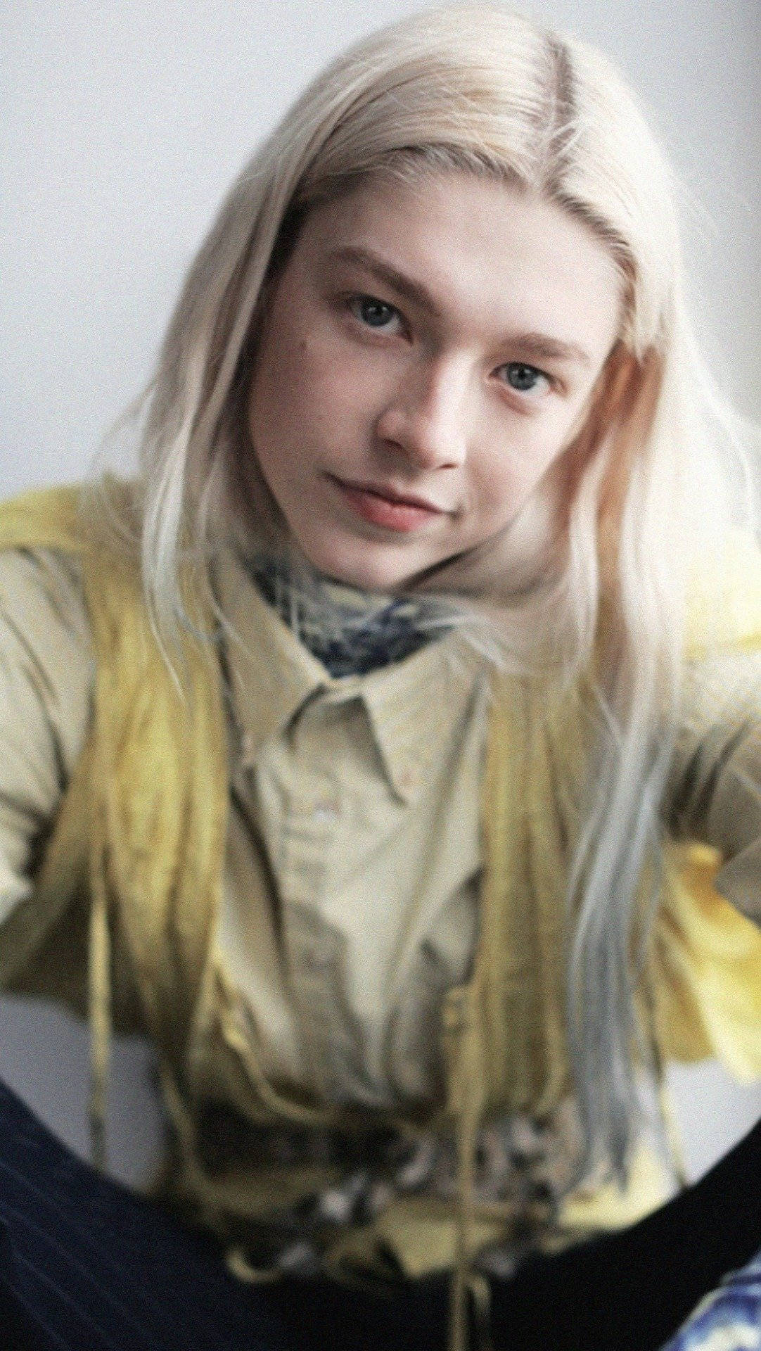 Hunter Schafer, platinum blonde hair, blue eyes, Full HD Phone Wallpaper