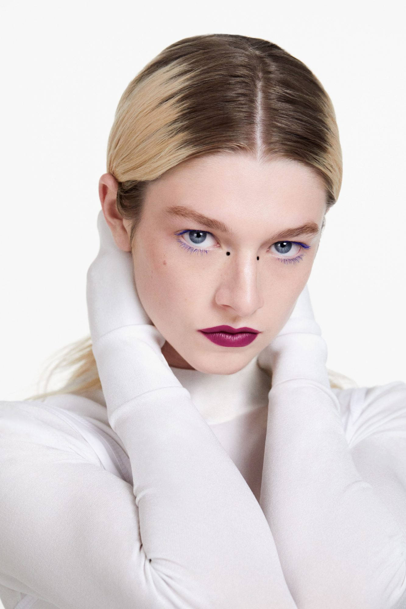 Hunter Schafer, blonde hair, bold purple lips, Full HD Phone Wallpaper