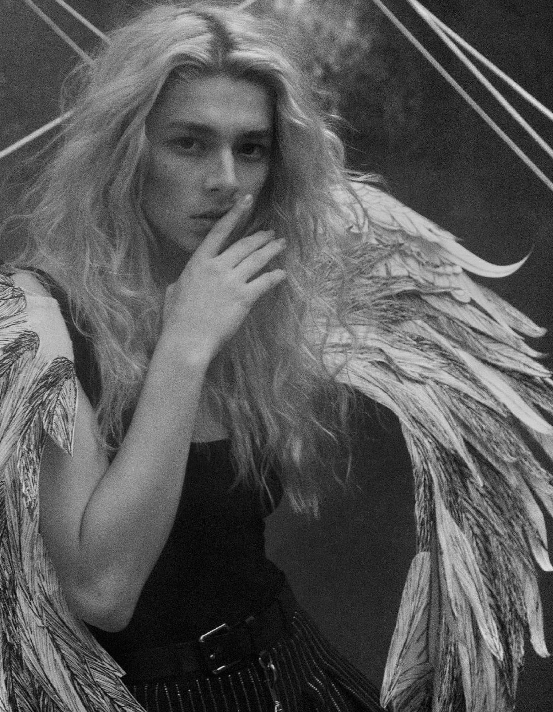 Hunter Schafer, black and white, feathered wings, Full HD Phone Wallpaper