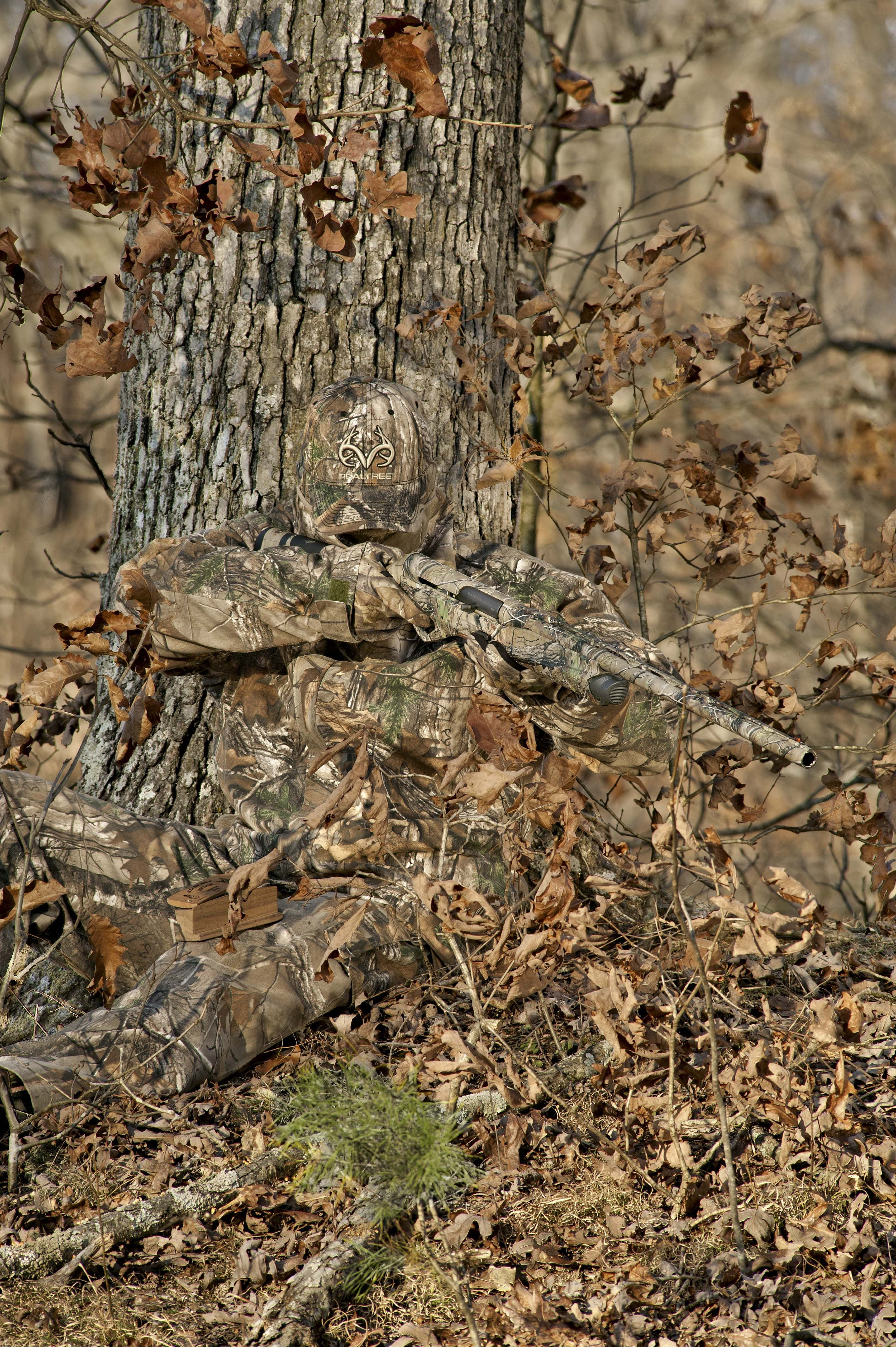 hunting camo, camouflage gear, tree trunk, 4K Phone Wallpaper