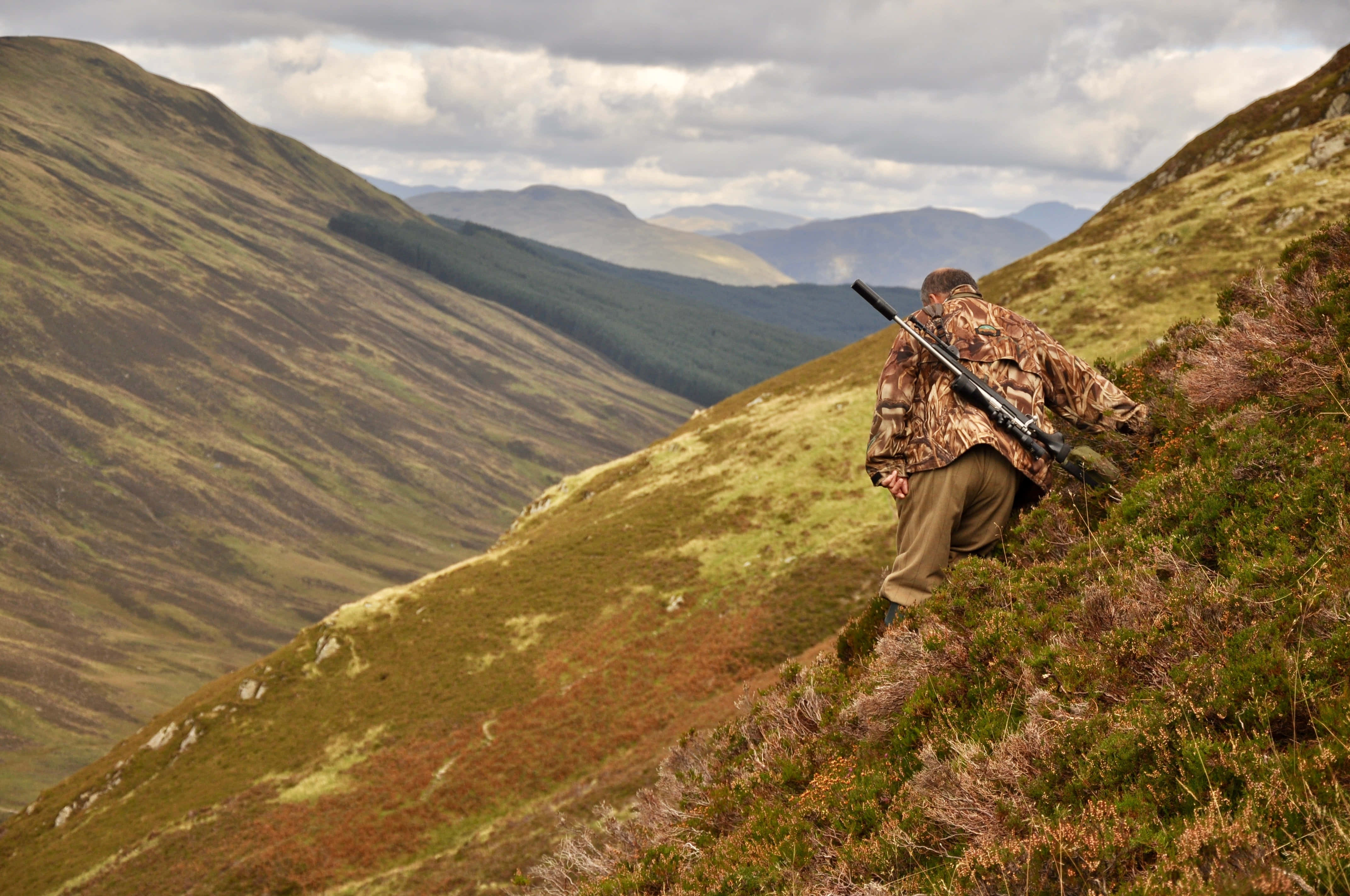 Hunting Desktop, camouflage gear, rifle, 4K Desktop Wallpaper