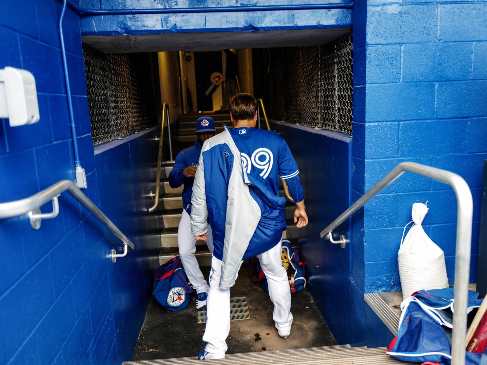Hyun Jin Ryu, locker rooms, blue jerseys, HD Desktop Wallpaper