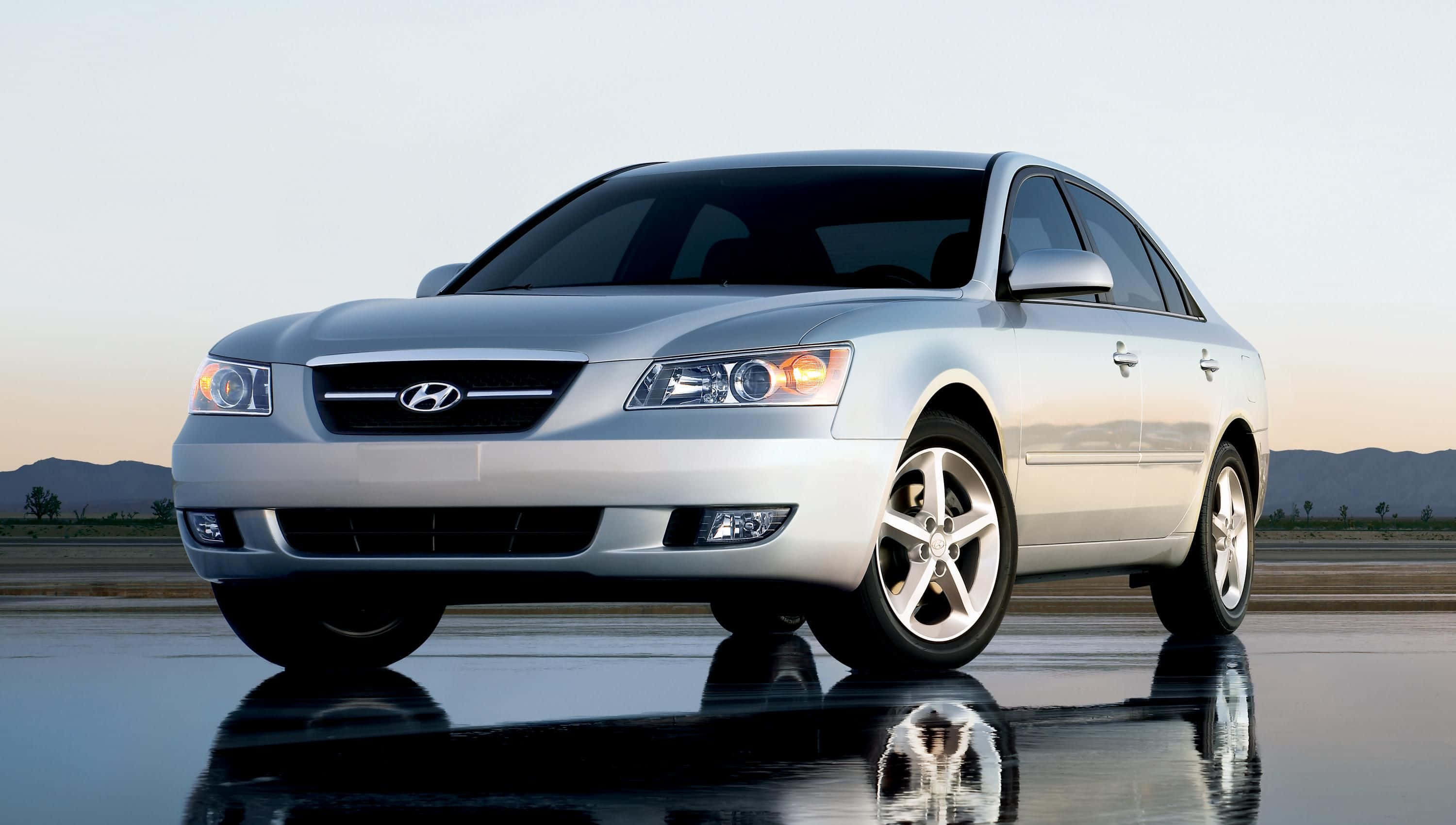 Hyundai Azera, silver, wet reflective surface, 2K Desktop Wallpaper