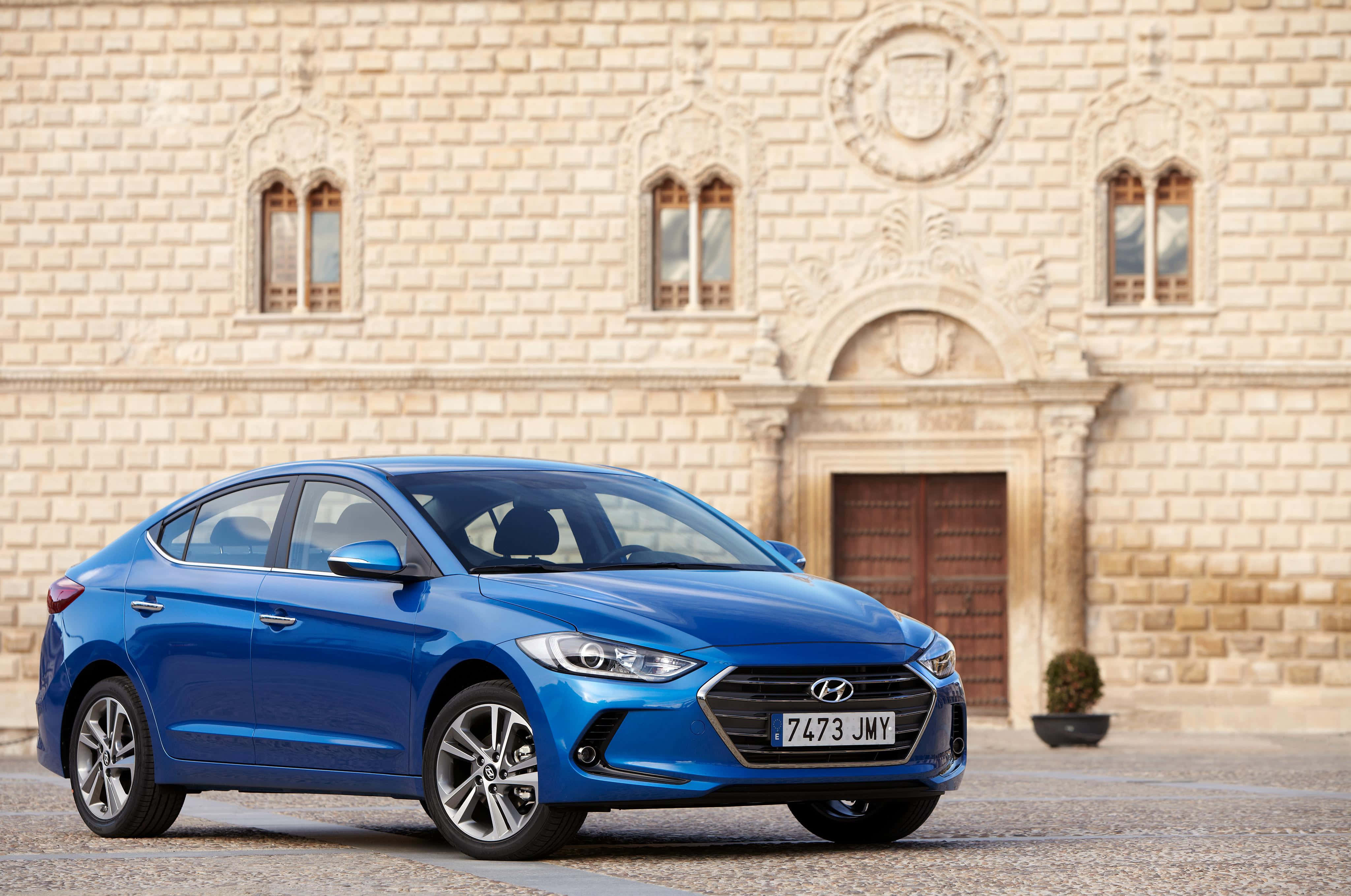 Hyundai Elantra, vibrant blue, daylight, 4K Desktop Wallpaper