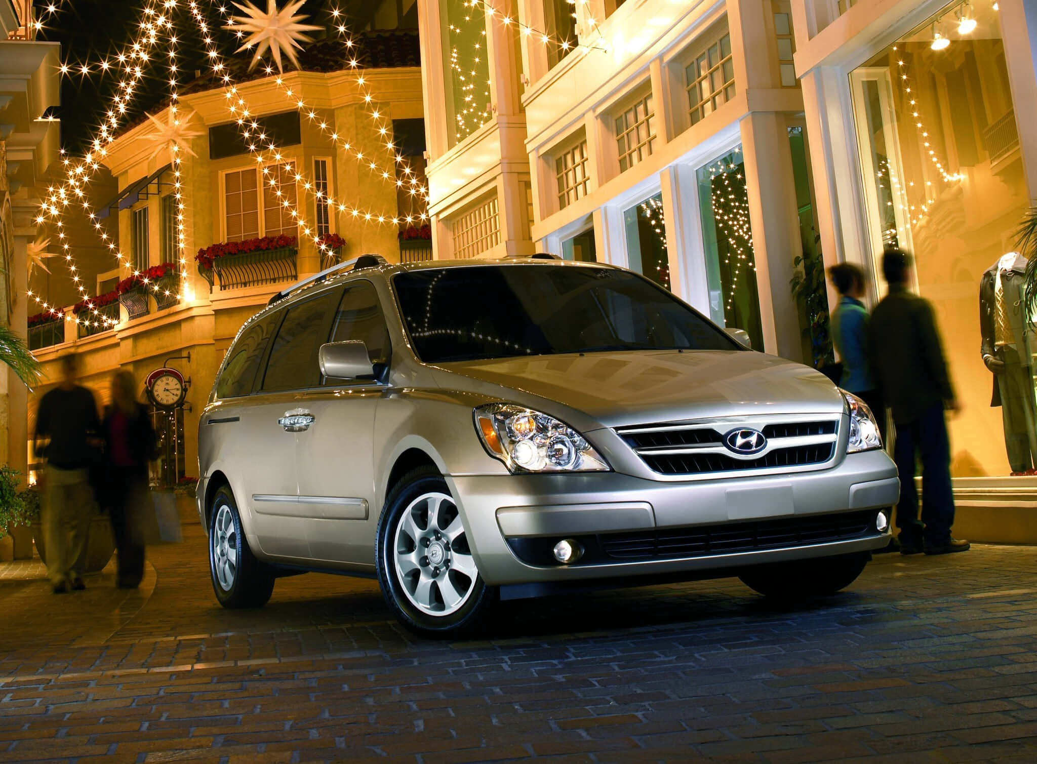 Hyundai Entourage, silver, cobblestone street, Full HD Desktop Wallpaper