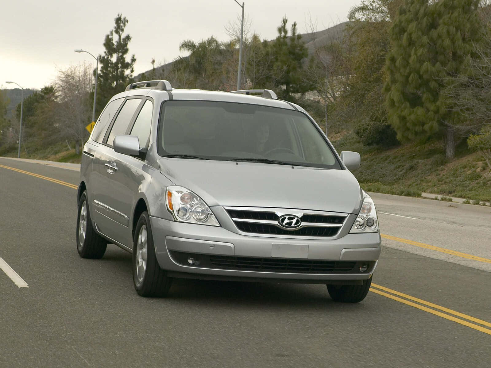 Hyundai Entourage, silver, two-lane road, HD Desktop Wallpaper