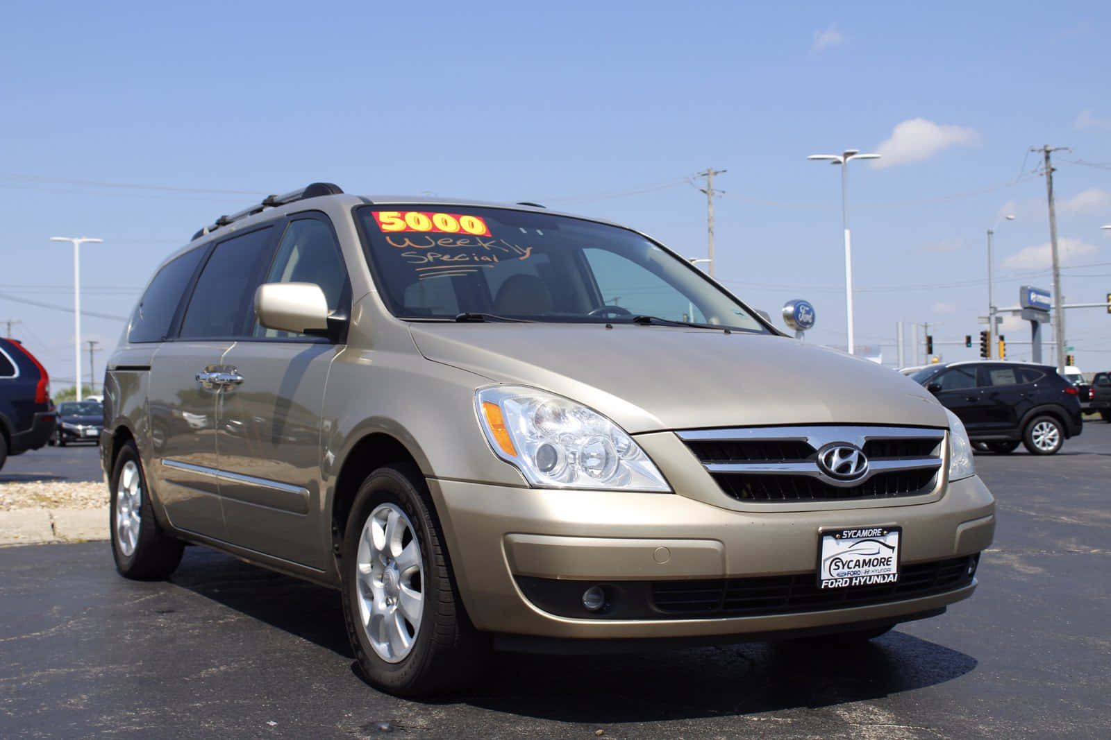 Hyundai Entourage, gold, dealership lot, HD Desktop Wallpaper