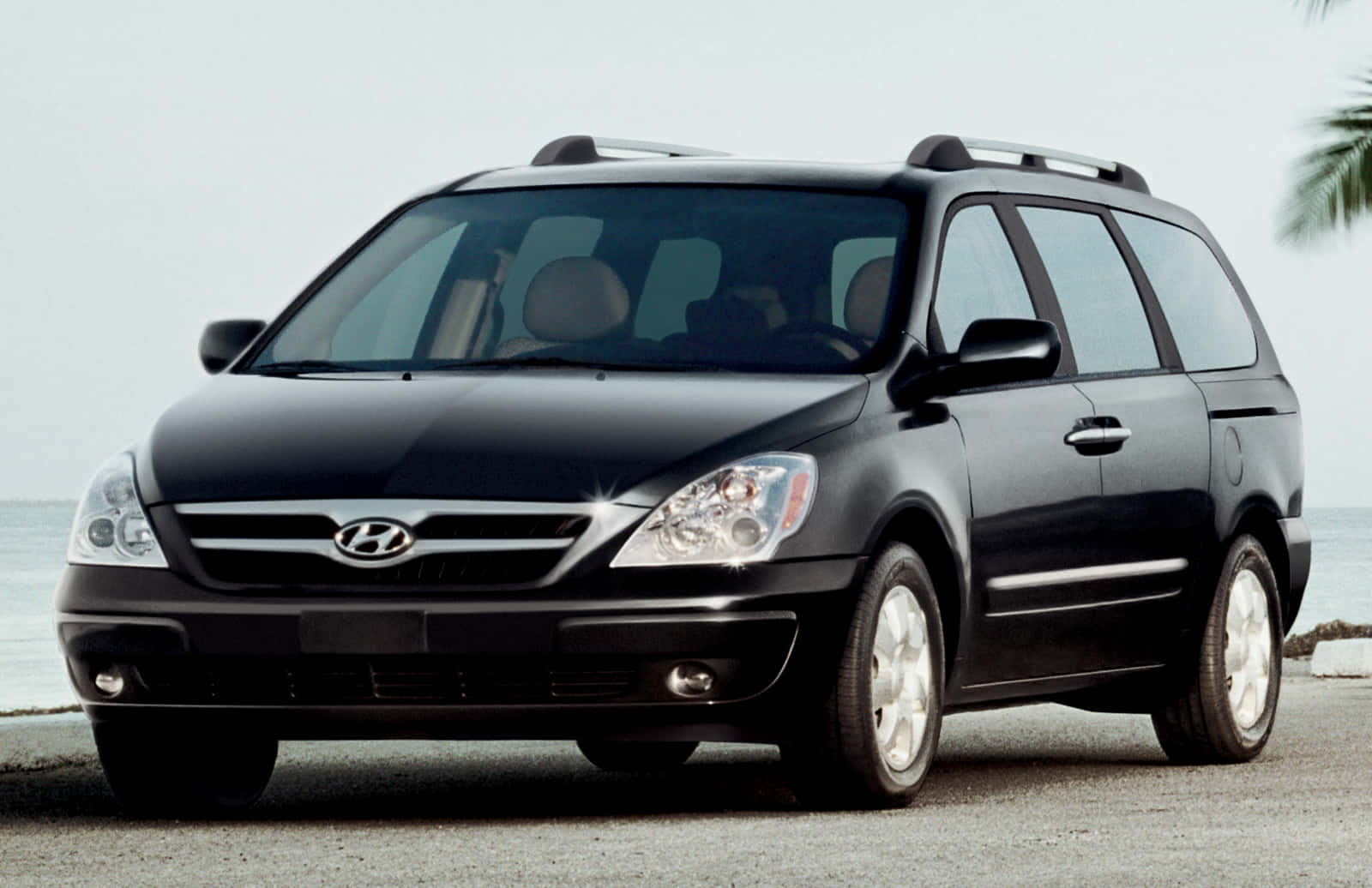 Hyundai Entourage, black, coastal gravel path, HD Desktop Wallpaper