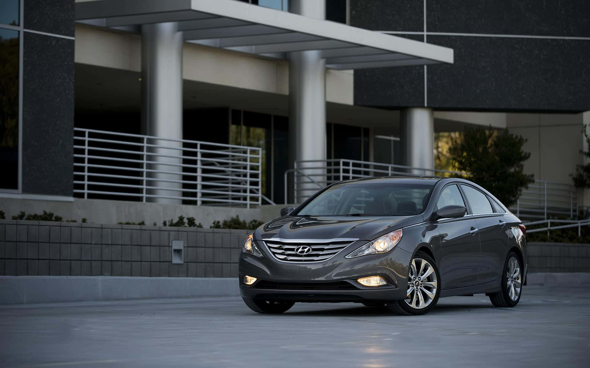 Hyundai Sonata, gray, modern building, Full HD Desktop Wallpaper