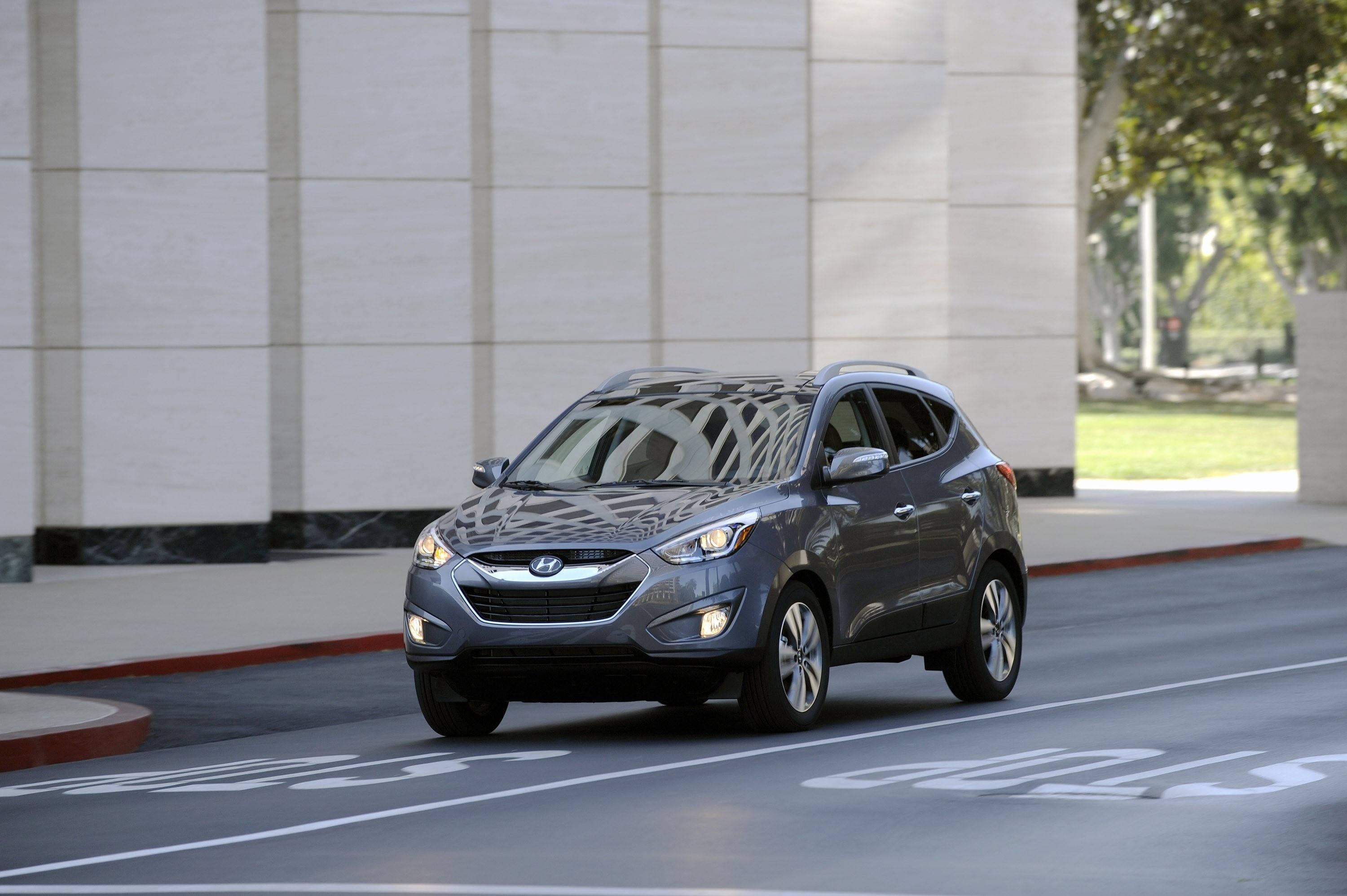 Hyundai Tucson, gray, city street, 2K Desktop Wallpaper