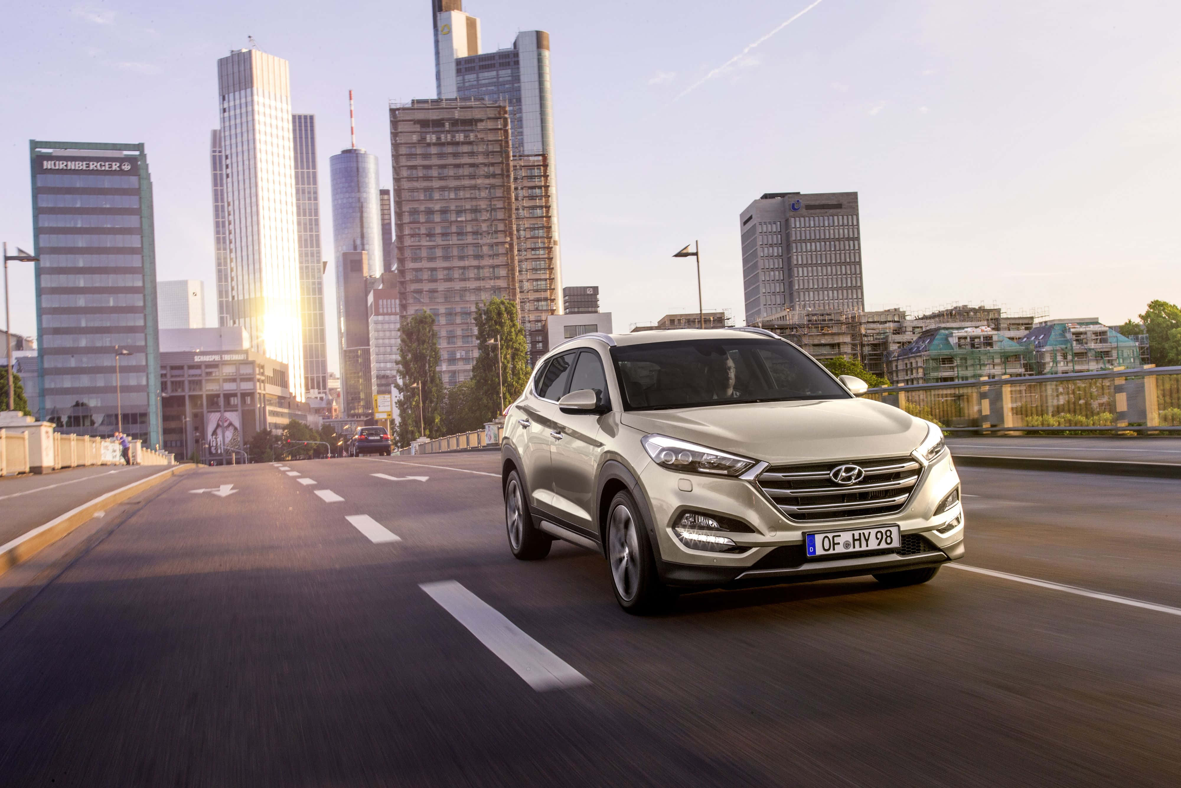 2022 Hyundai Tucson, silver, city bridge, 4K Desktop Wallpaper