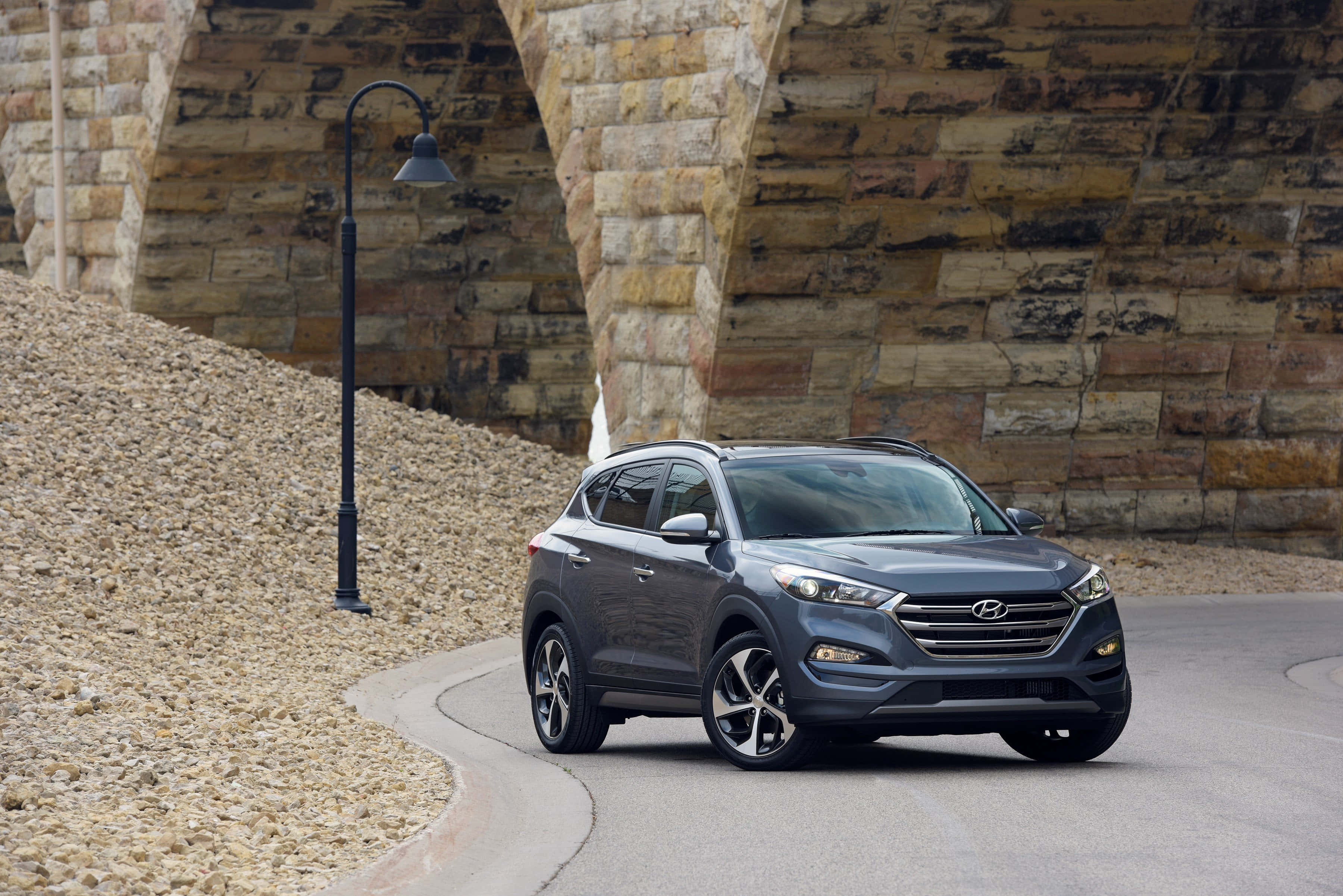 Hyundai Tucson, gray, curved road, 2K Desktop Wallpaper