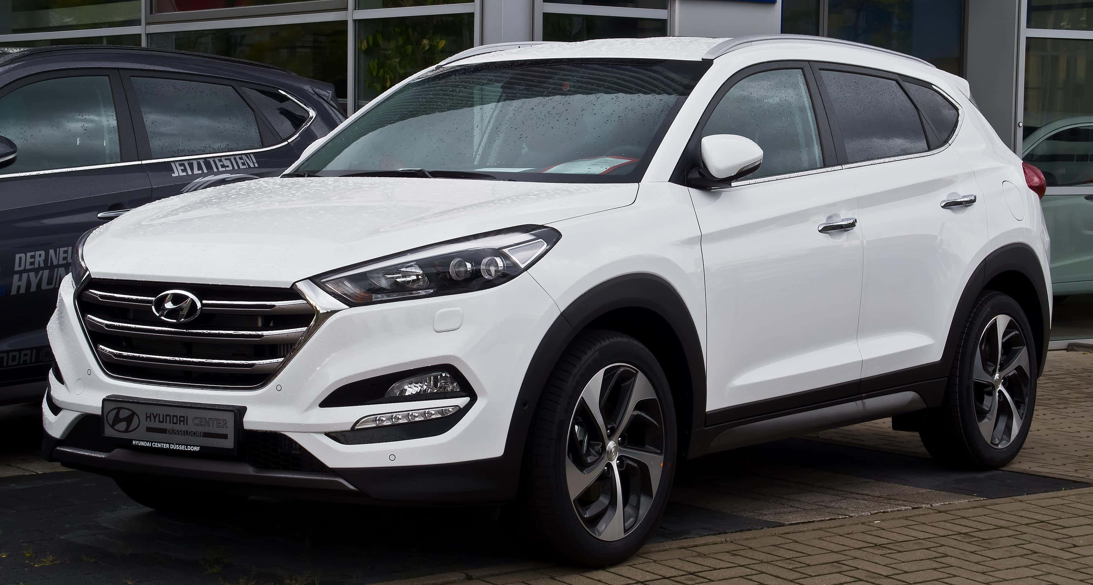 Hyundai Tucson, white, brick driveway, 2K Desktop Wallpaper