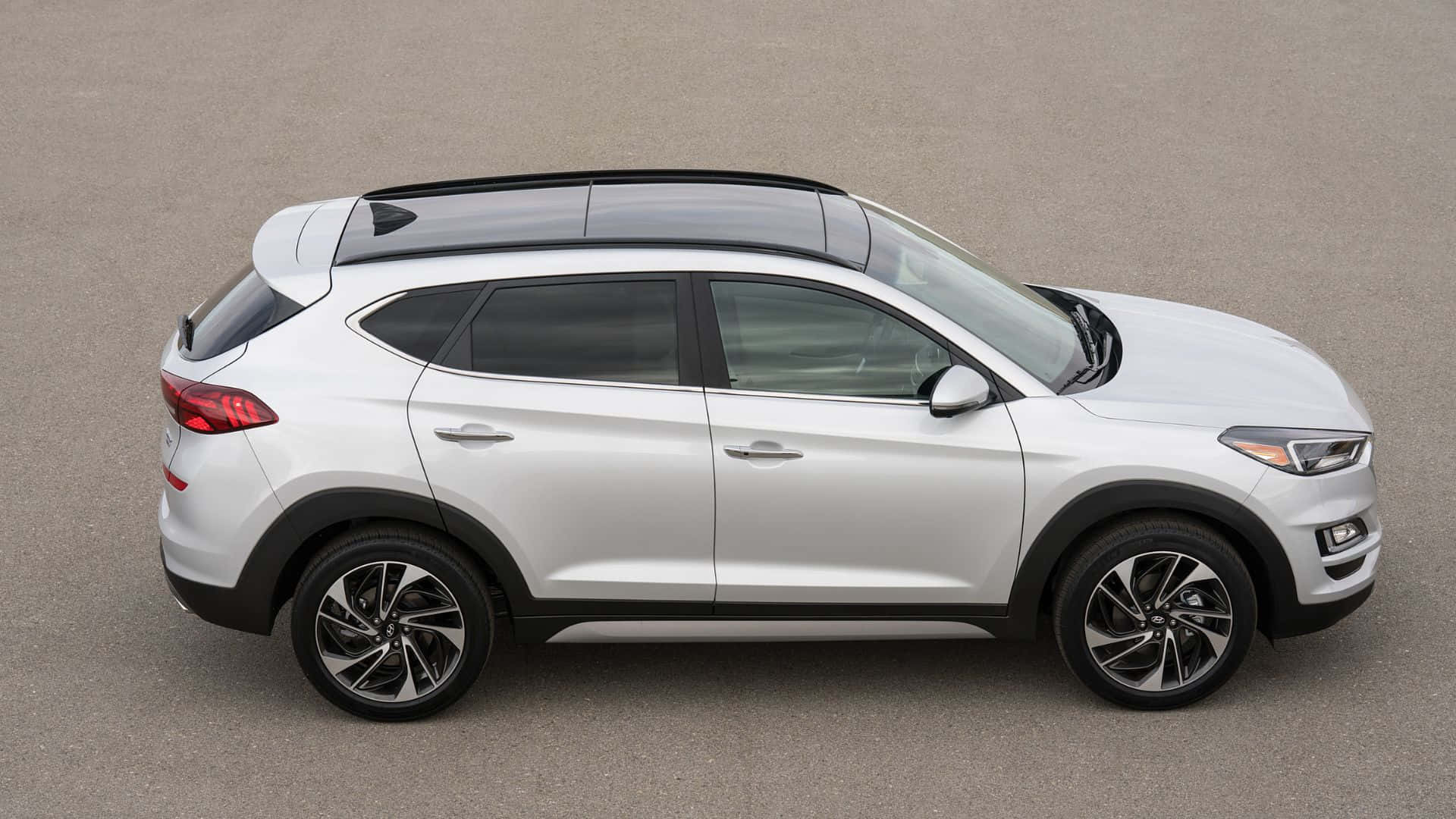 Hyundai Tucson, white, gray asphalt surface, Full HD Desktop Wallpaper