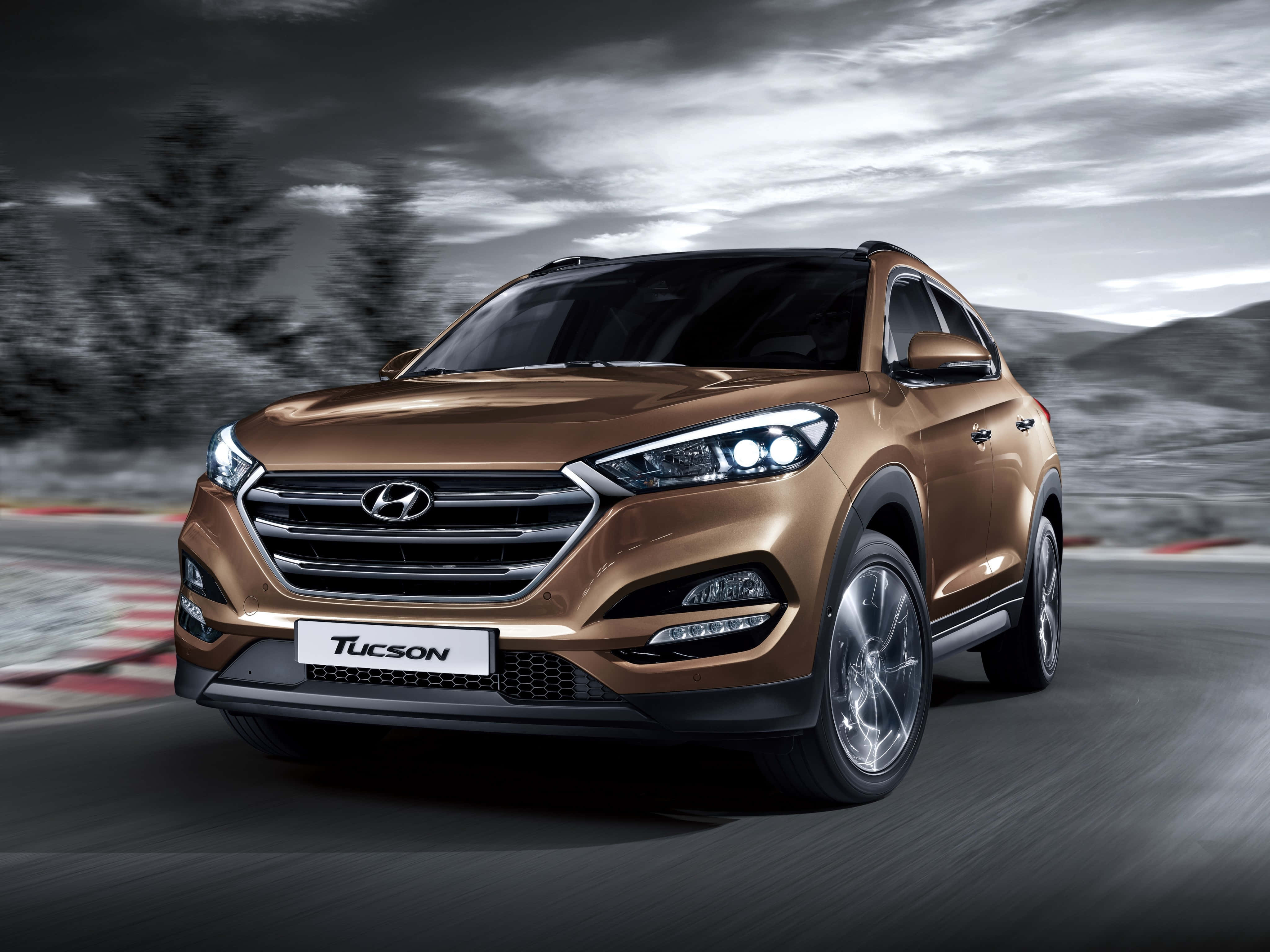 Hyundai Tucson, racetrack, stormy gray sky, 4K Desktop Wallpaper