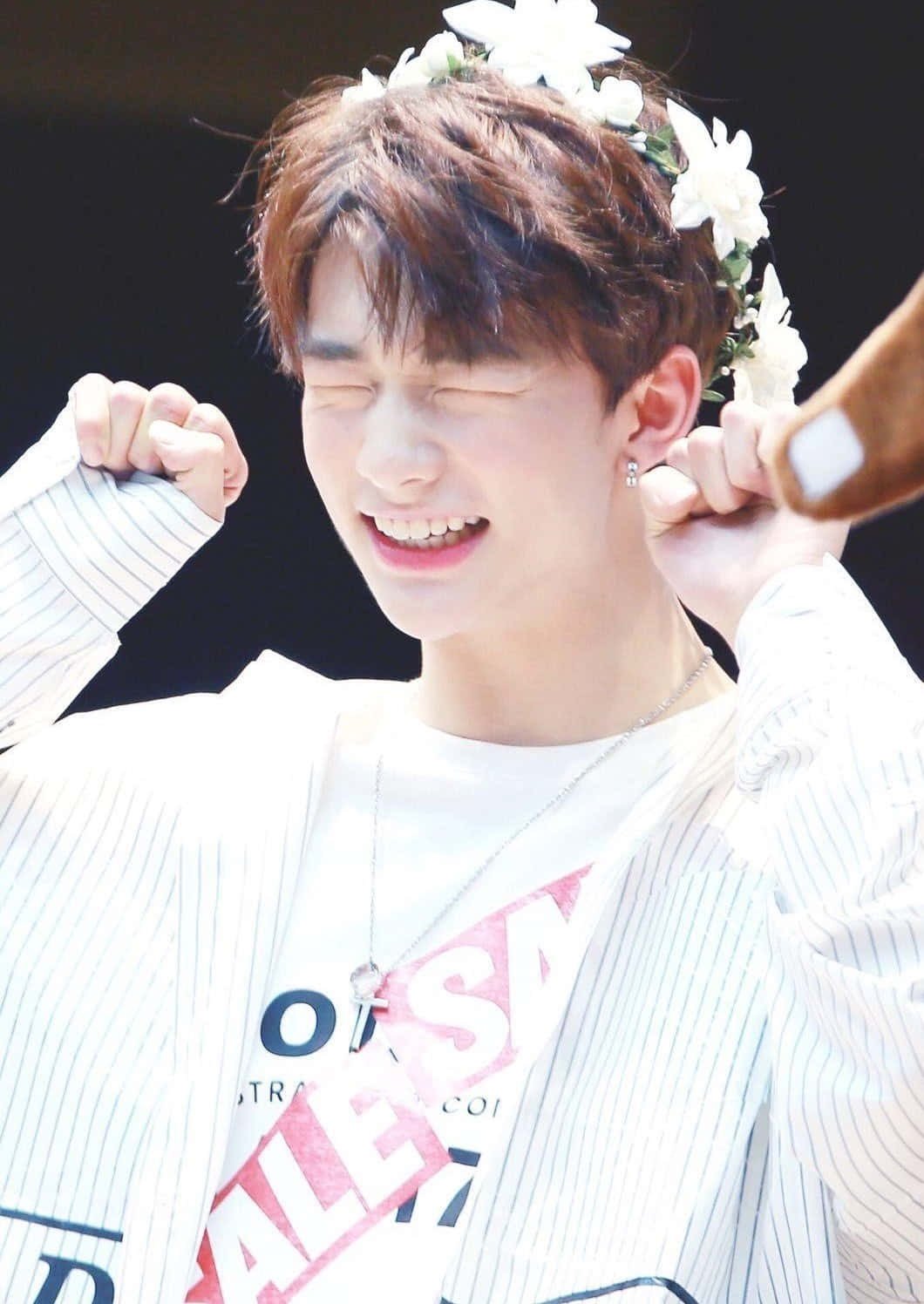 Hyunjin, white floral crown, bright white striped outfit, HD Phone Wallpaper