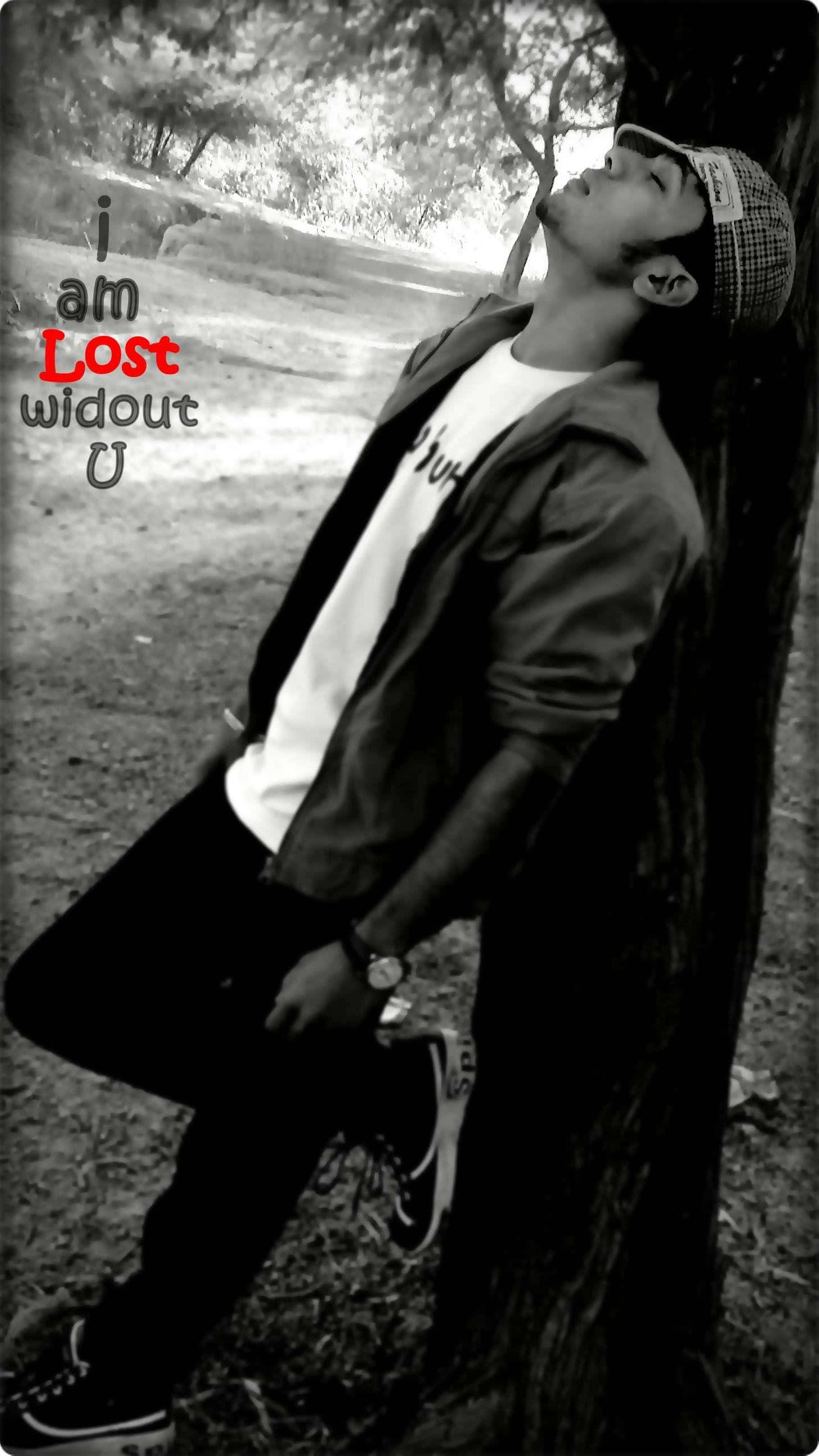 I Am Alone, black and white photo, red text overlay, 2K Phone Wallpaper