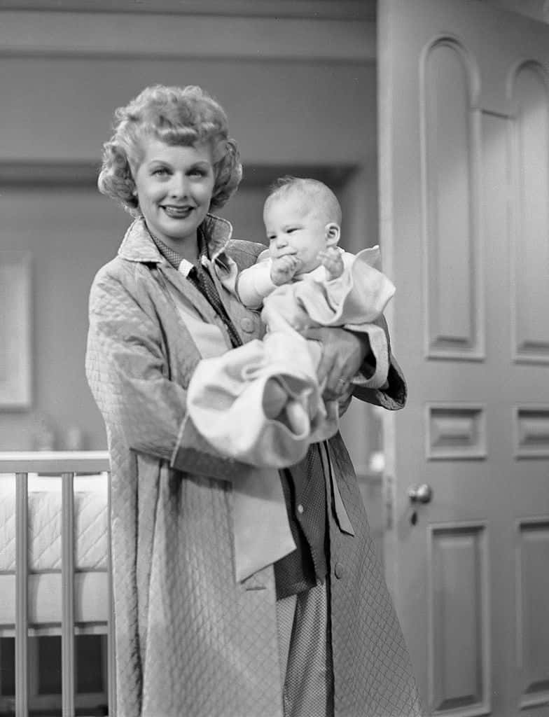 I love lucy, woman, baby, SD Phone Wallpaper