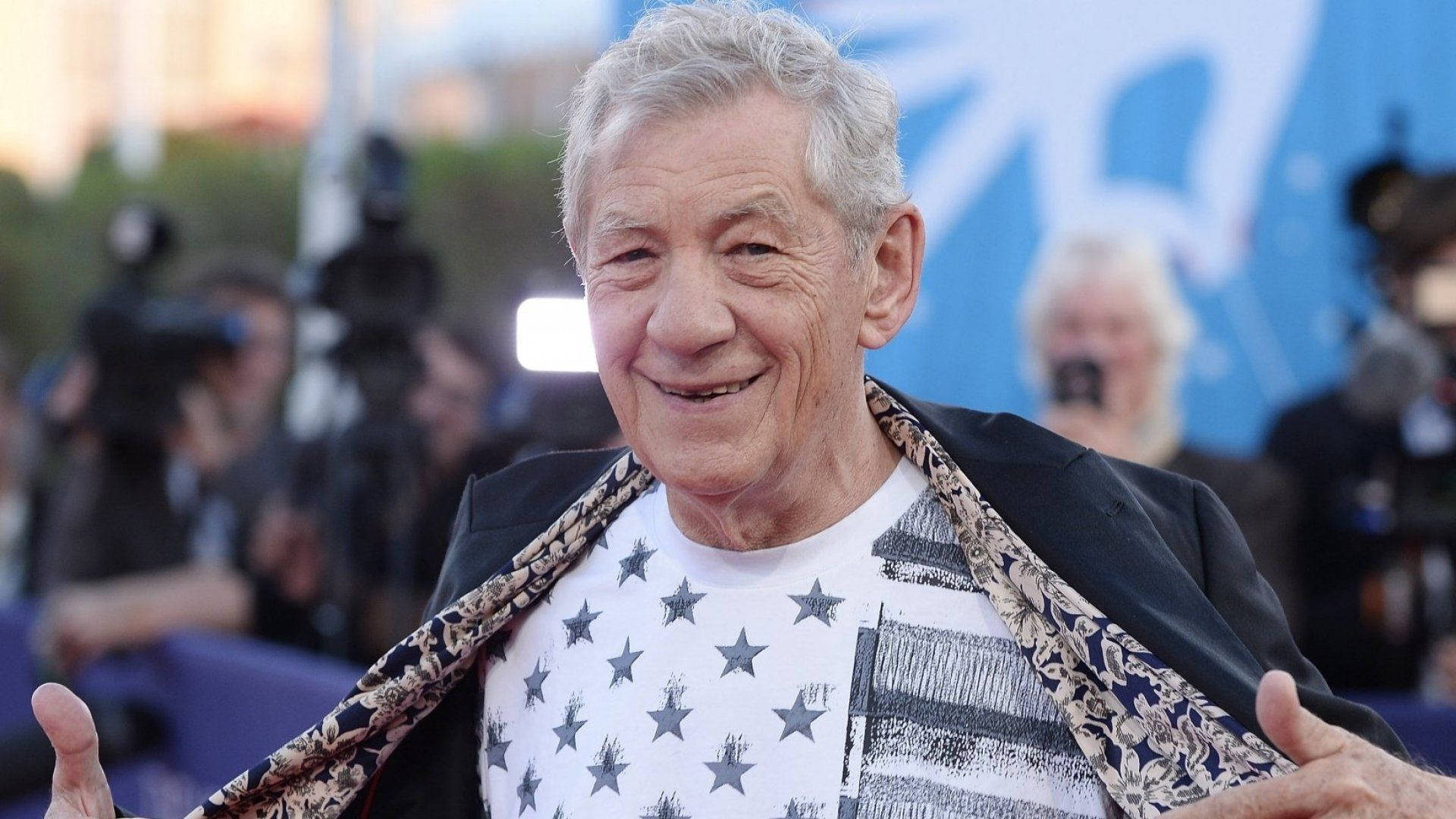 Ian McKellen, red carpet, cameras flashing, Full HD Desktop Wallpaper
