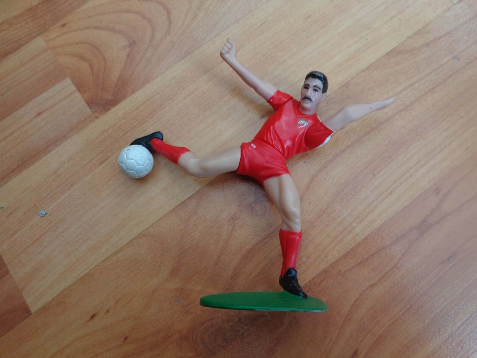 Ian Rush, red uniform, white ball, HD Desktop Wallpaper