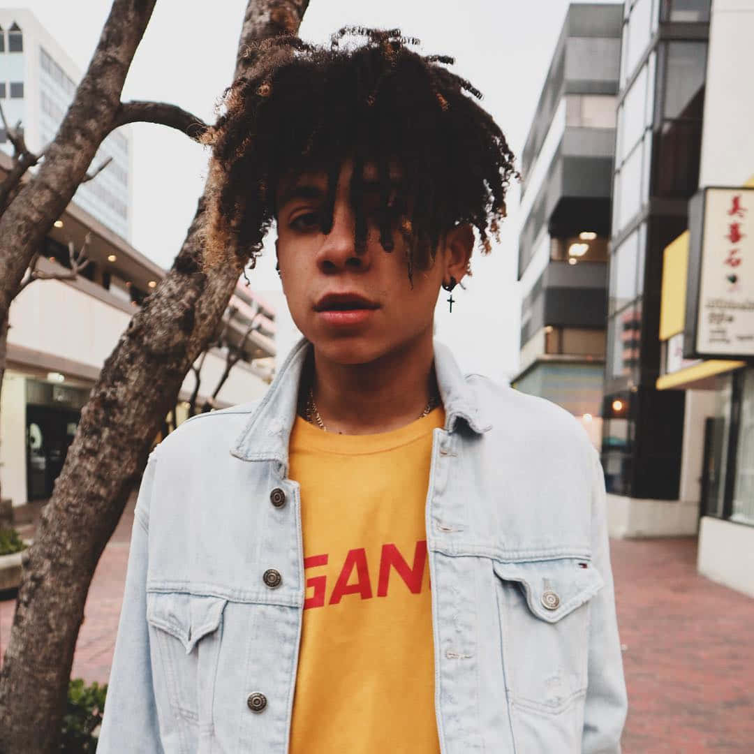 Iann Dior, denim jacket, city sidewalk, SD Desktop Wallpaper