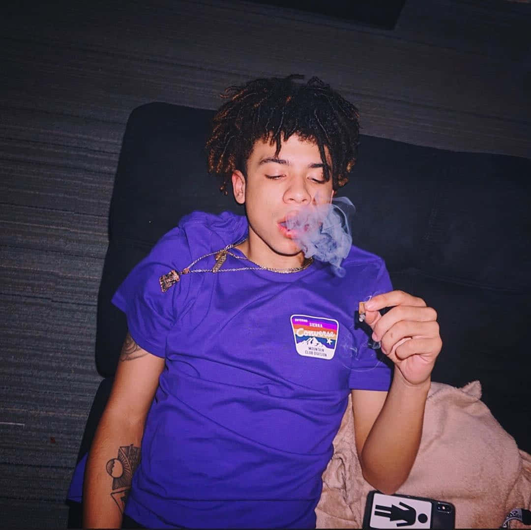 Iann Dior, curly hair, dark couch, SD Desktop Wallpaper