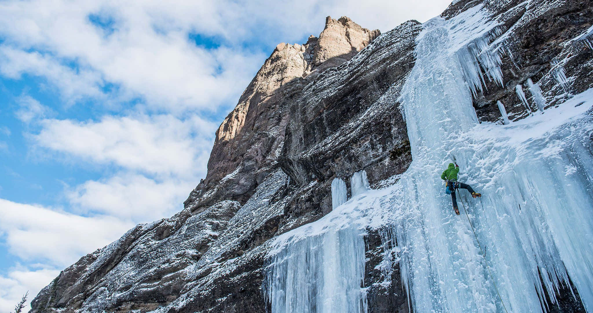 Ice Climbing, 2048 x 1080, green jacket, Full HD Desktop Wallpaper