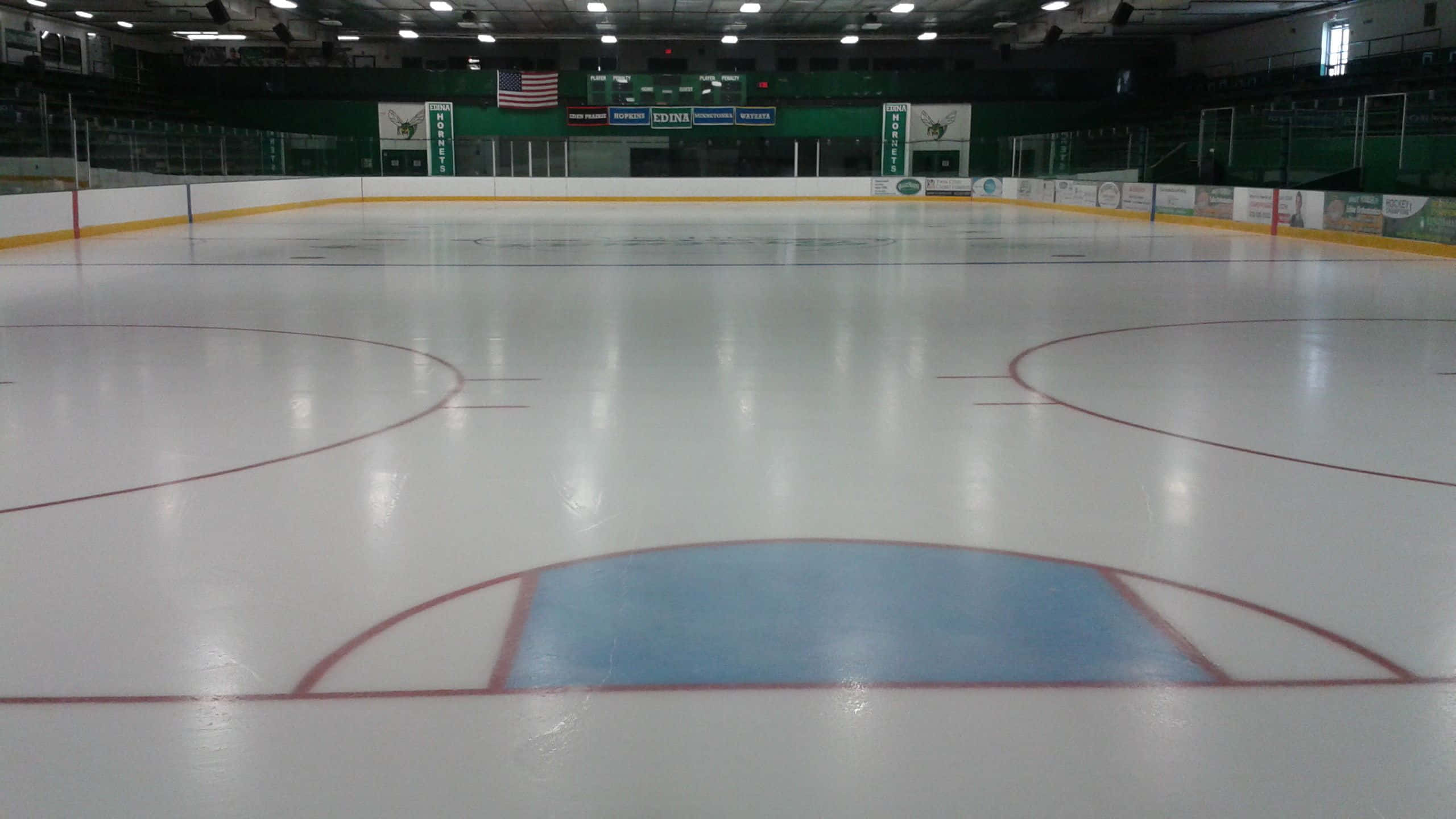 Ice Rink, red markings, blue center circle, 2K Desktop Wallpaper