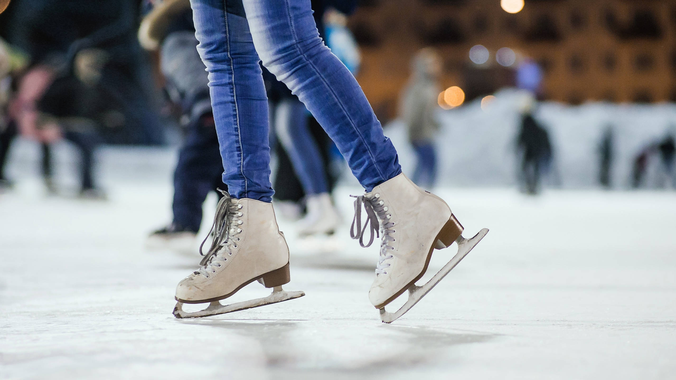blue jeans, white ice skates, outdoor ice rink, 2K Desktop Wallpaper