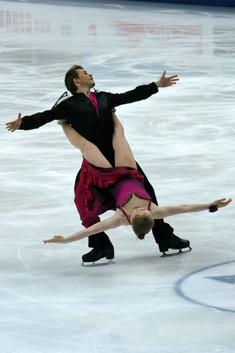 figure skating pair, dramatic lift, magenta dress, HD Phone Wallpaper