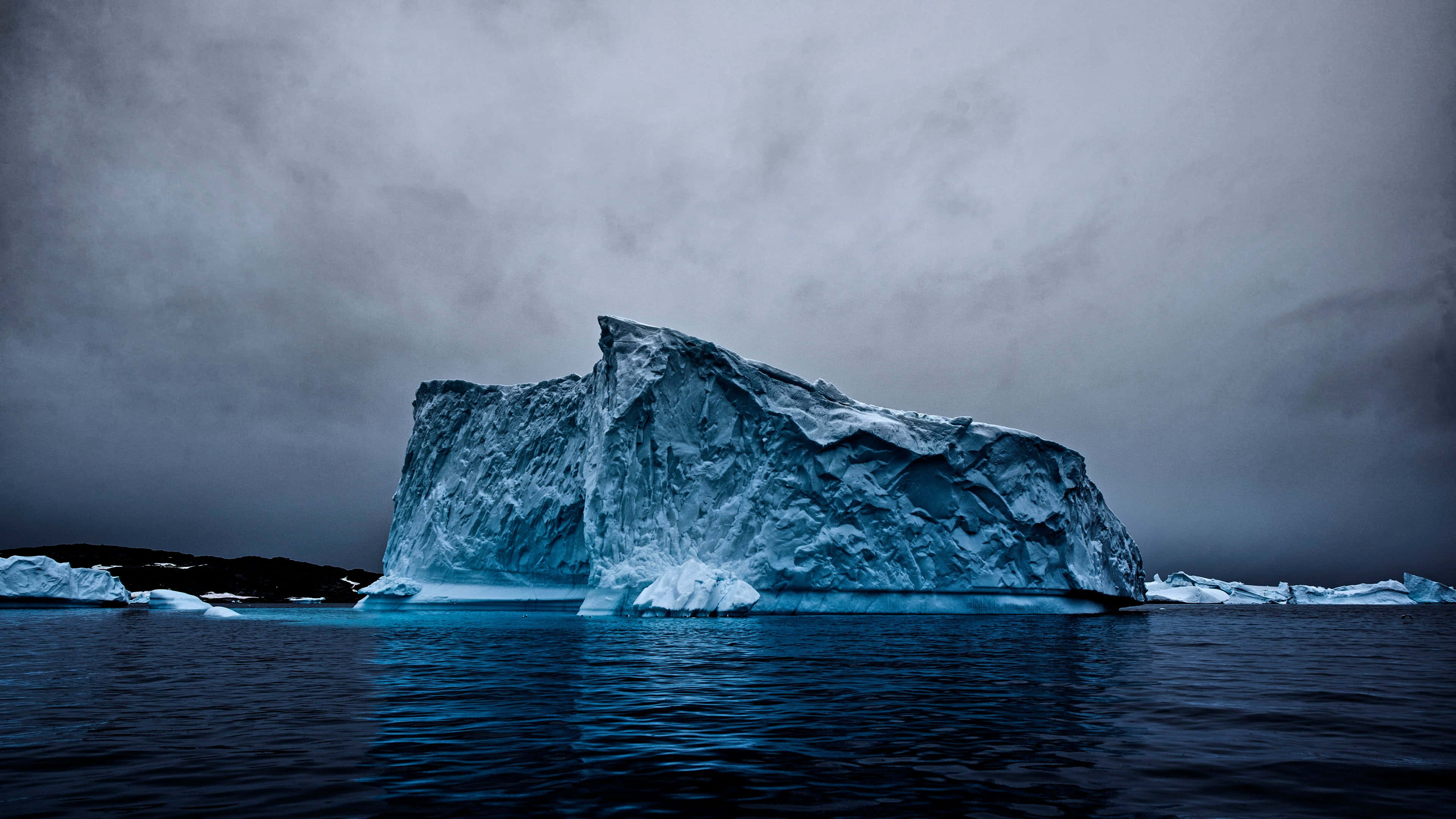 Iceberg, 3840 x 2160, blue-white facets, 4K Desktop Wallpaper