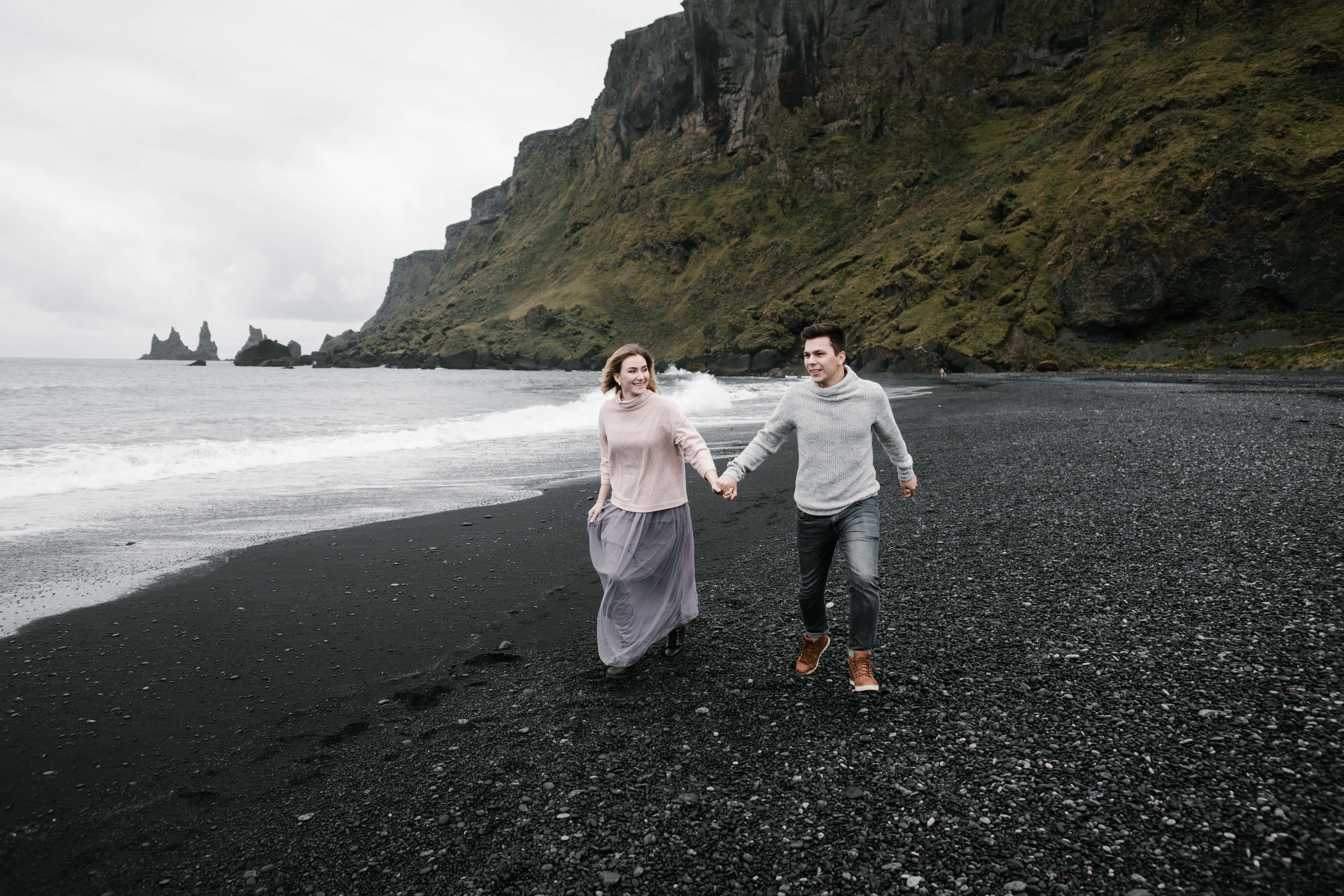 Iceland Desktop, black sand beach, green cliffs, 4K Desktop Wallpaper